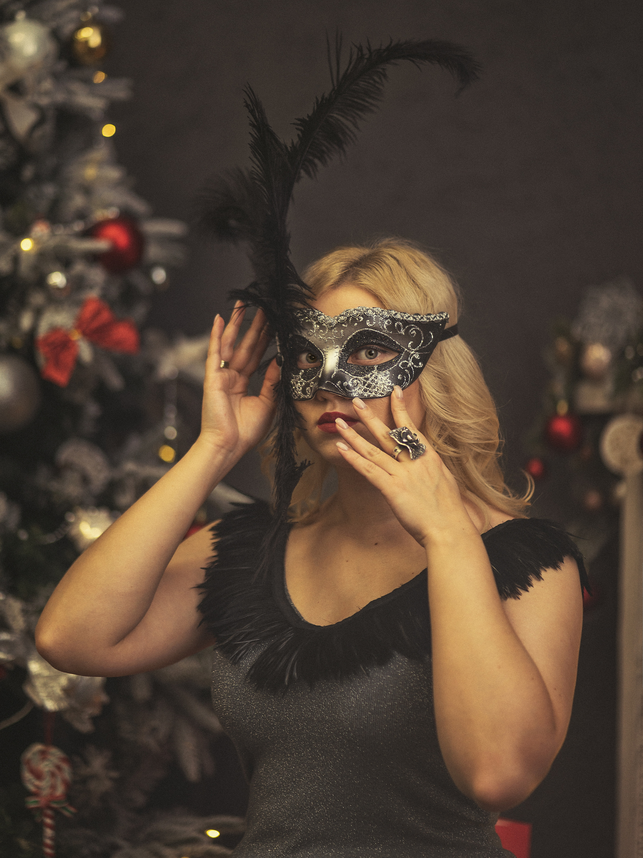 Фото в маске, новый год.