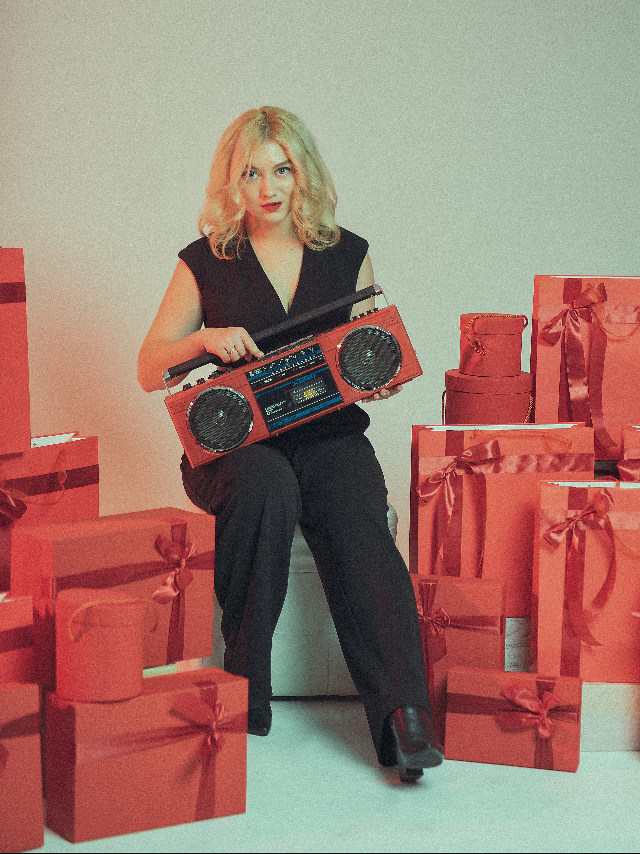 Фото с магнитофоном.