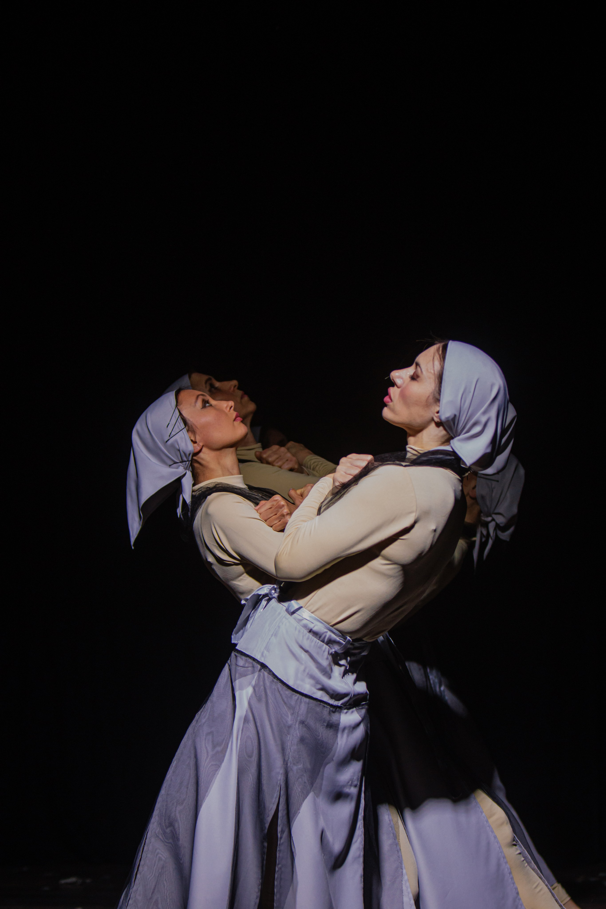 Fotos de la representación teatral en Valencia. Fotógrafo de retrato, familia y reportajes en Valencia | España | Europa Vitalii Lumier