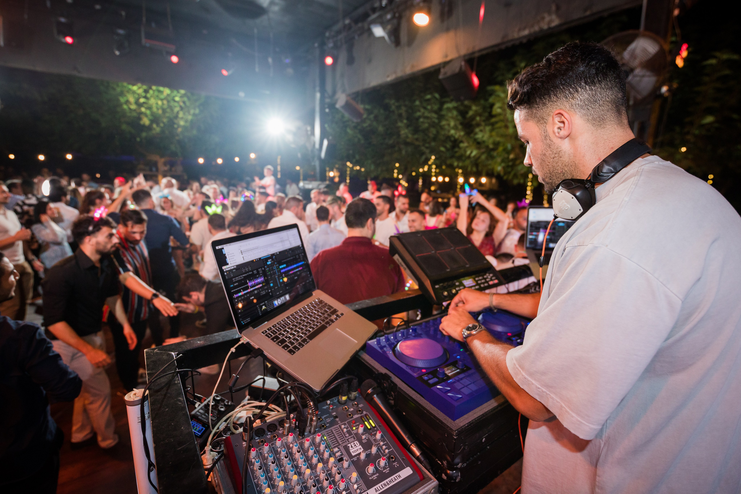 Auneg & Yarin. AMIR BUCHNIK PHOTOGRAPHER