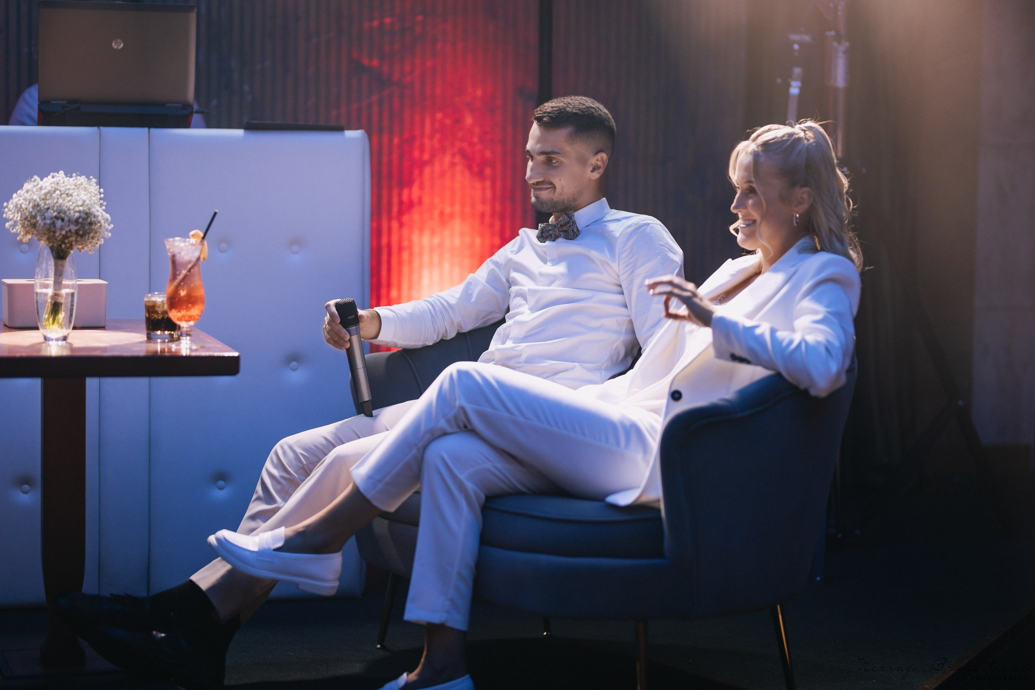 Vestuvinė fotosesija Kaune, Vienybės aikštėje, prie Lietuvos banko