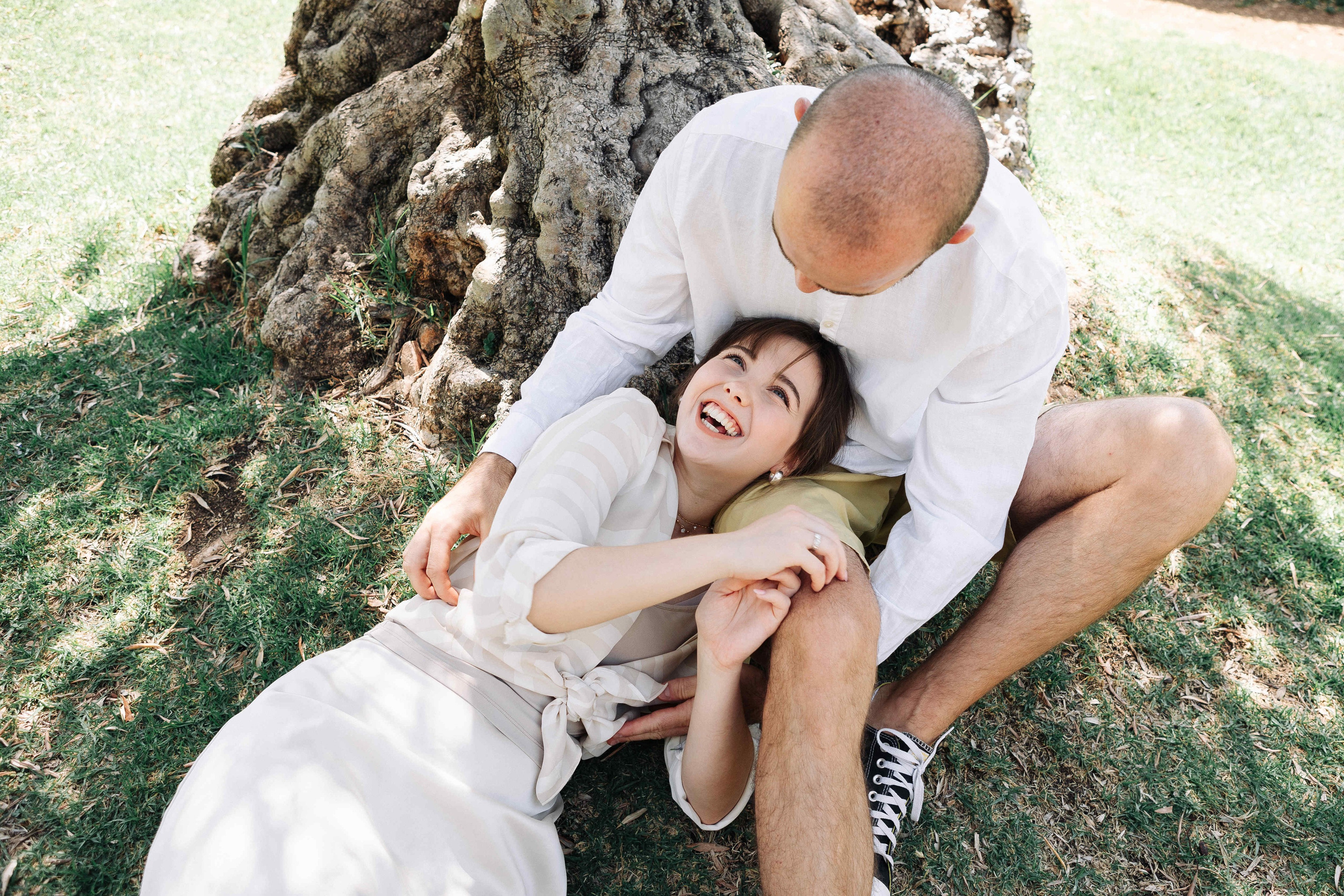 A MONTH AFTER THE WEDDING (morning). PHOTOGRAPHER IN ISRAEL