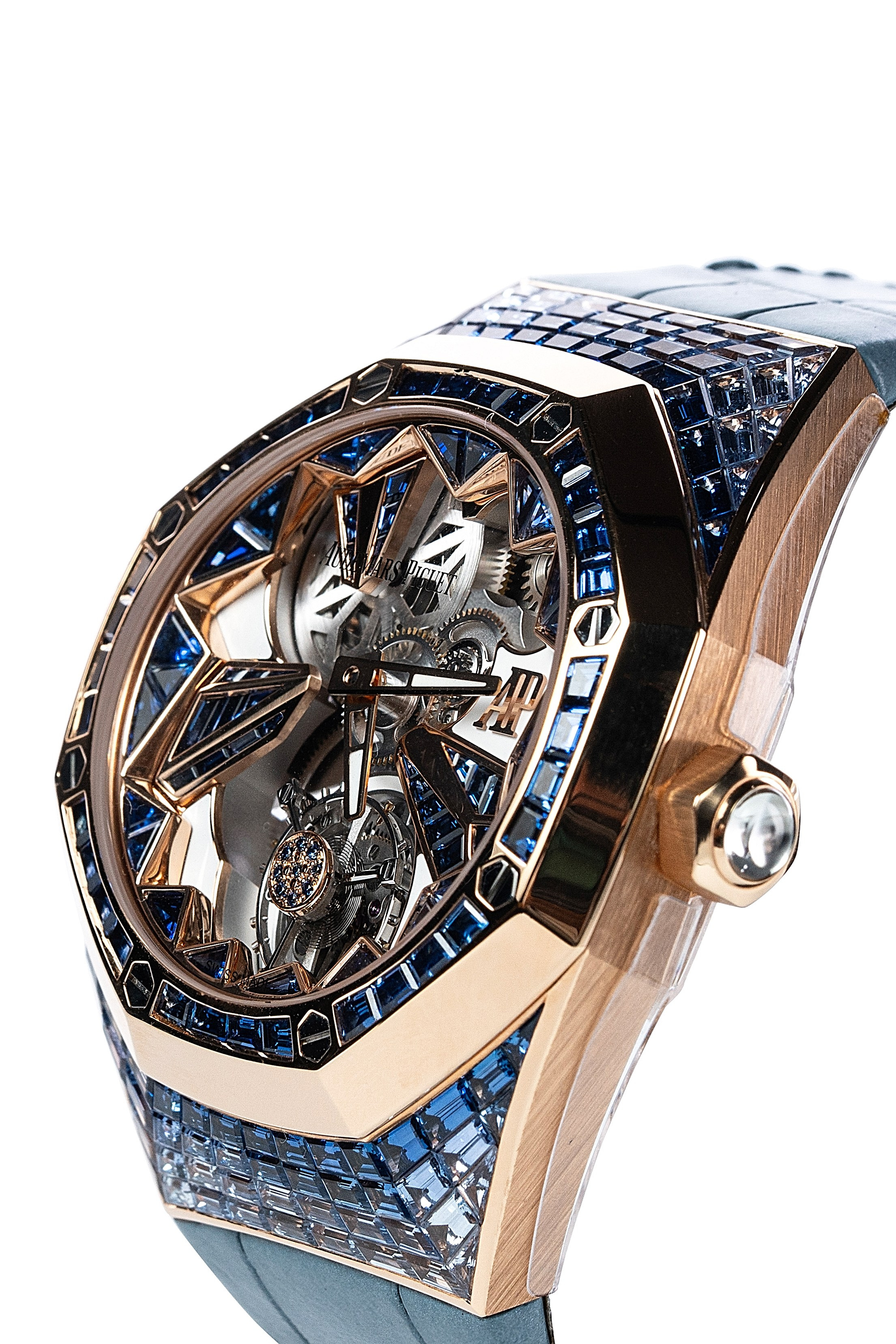 Photo and video production. Editing & retouching services. Training