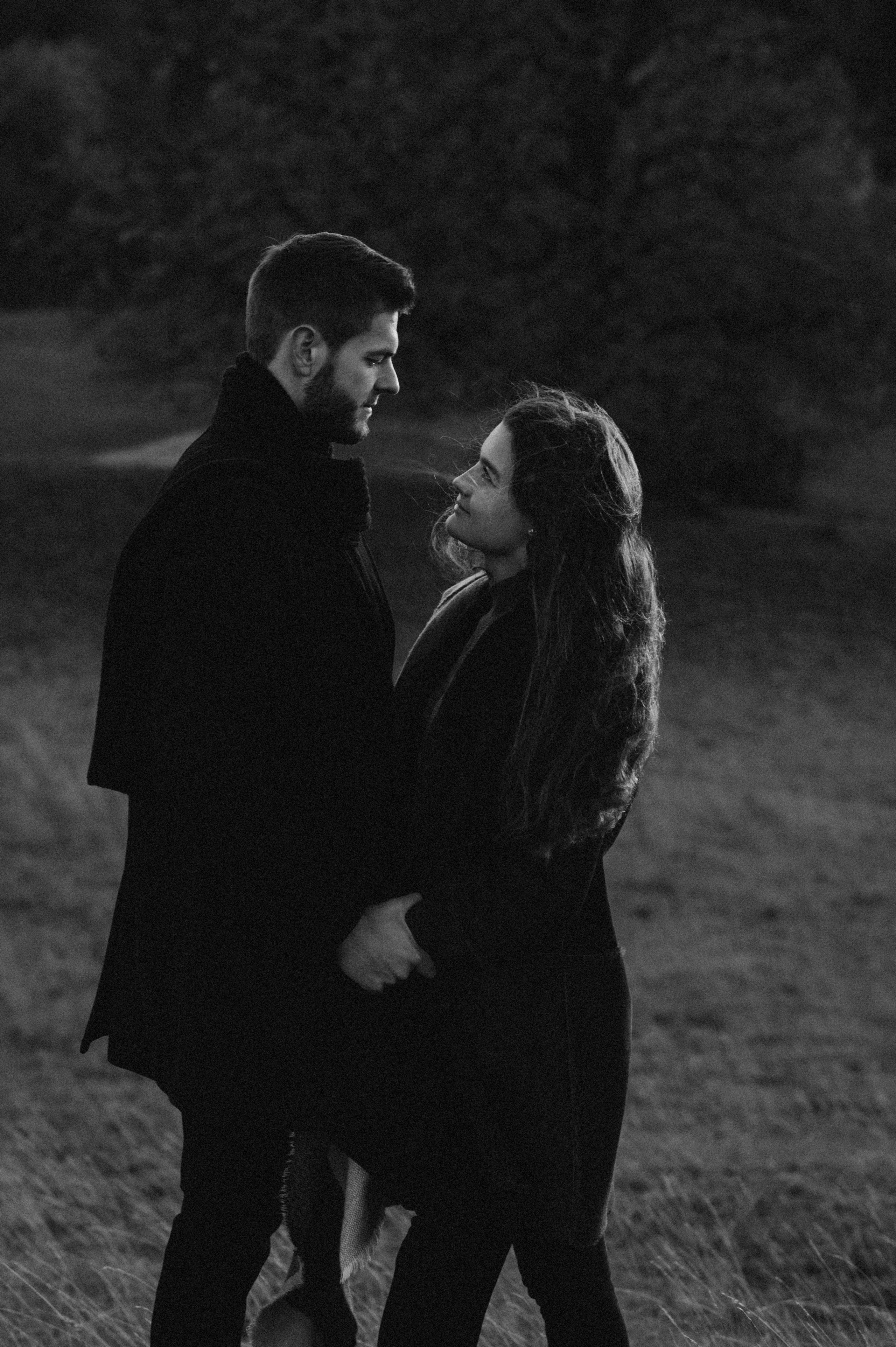 Wenn der Wind flüstert | Paarshooting am Gelben Berg. Photographer in Nuremberg Irina Mehnert from Ansbach
