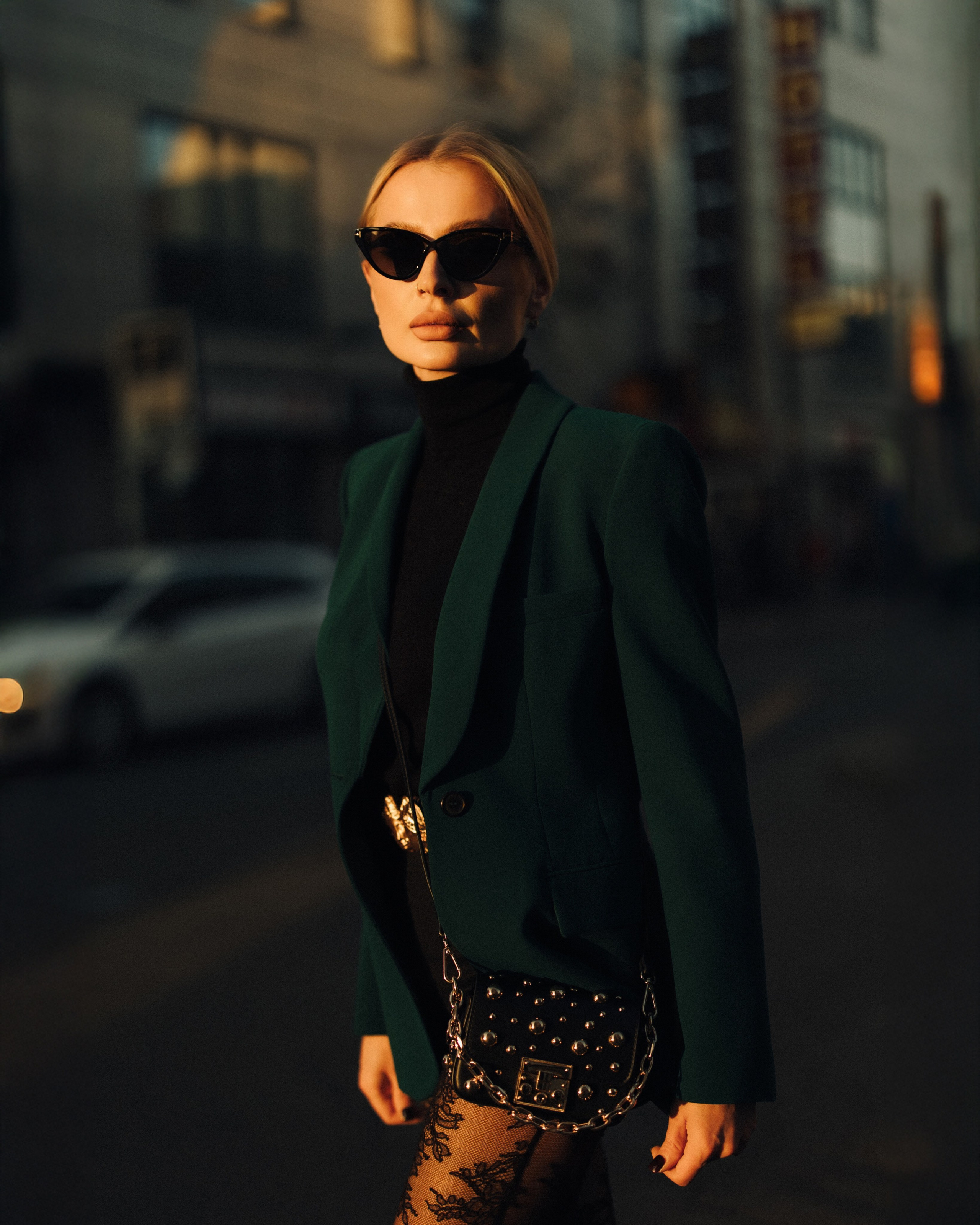 Golden Hour Portrait in Leipzig. Elegant Woman in Fur Coat&Suit. Timeless Photography by Kristina Kozheltsova. Kristina Kozheltsova- Soulful Portrait&Lifestyle&Love Story Photographer in Leipzig, Germany