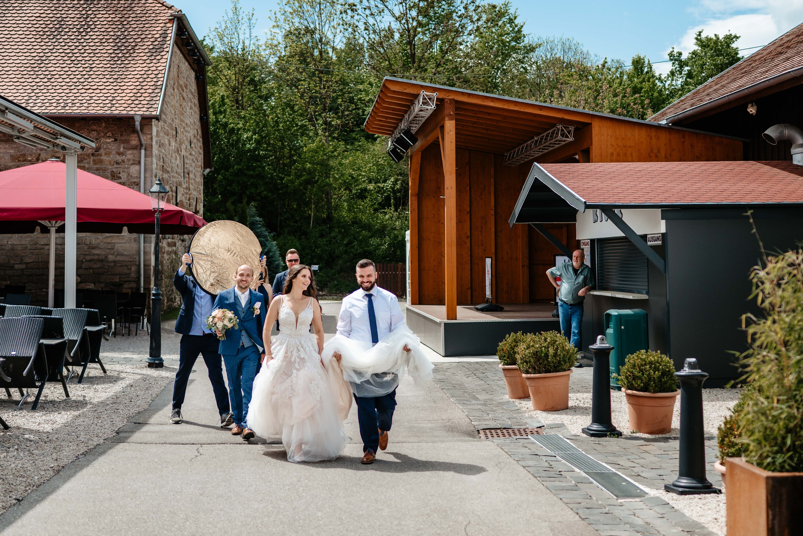 Hochzeit von Karoline & Martin im Hofgut Domäne Hechingen | GentleFrame Hochzeitsfotografie. Authentische, emotionale, zeitlose Hochzeitsfotografie aus Albstadt