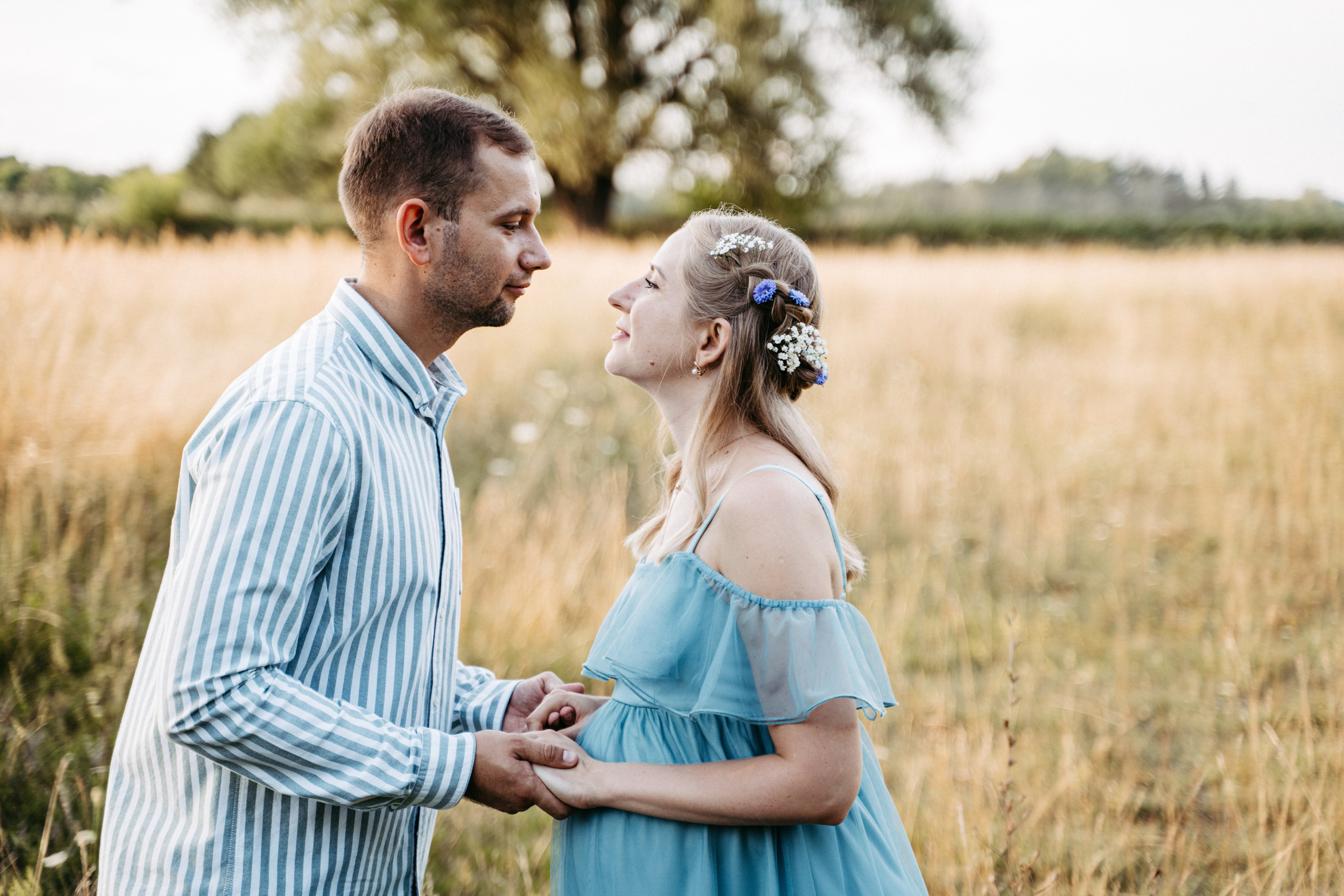 Babybauch. Authentische und emotionale Familienfotos in Landshut und Umgebung