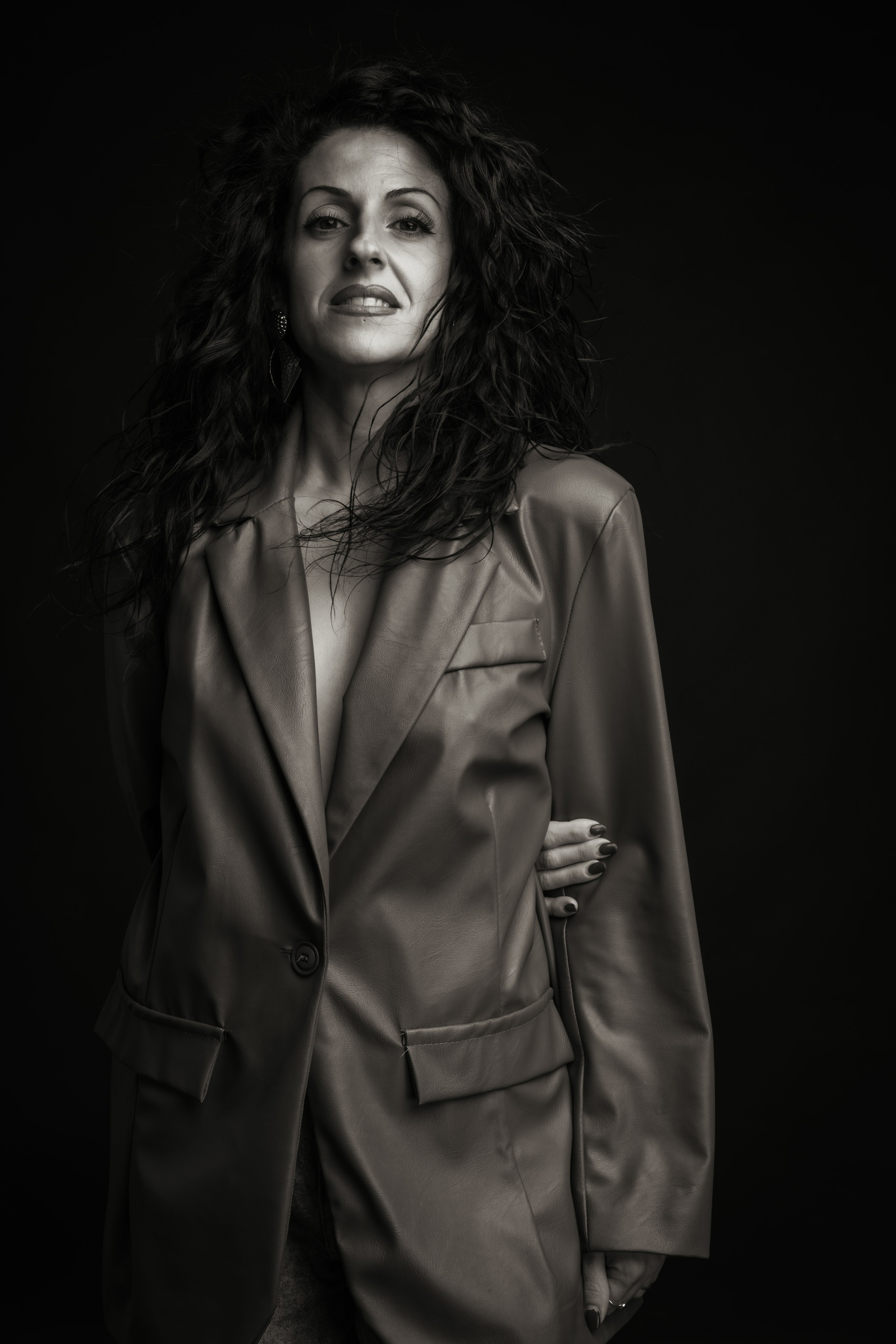 Ritratti Artistici | Esplorazione di Espressioni e Identità. Fotografa maternity, family e business a Pomezia e Roma – Simona Henkel