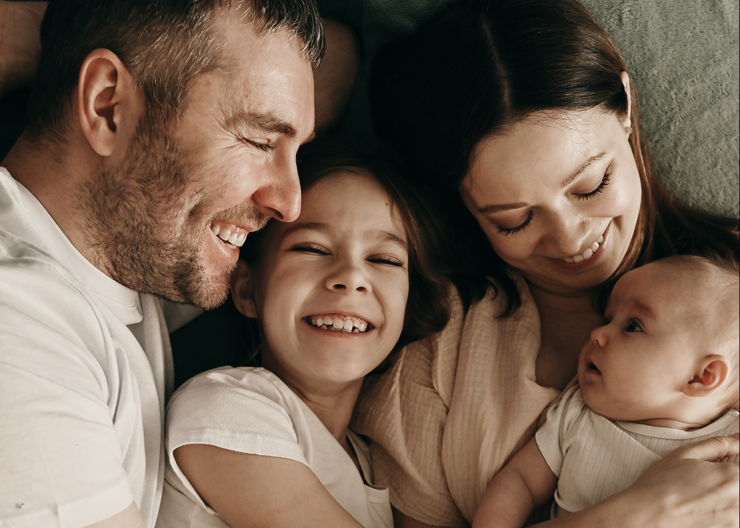 ARTEM&DASHA FOTOGRAFIA FOTOGRAFIA DI FAMIGLIA A CASA