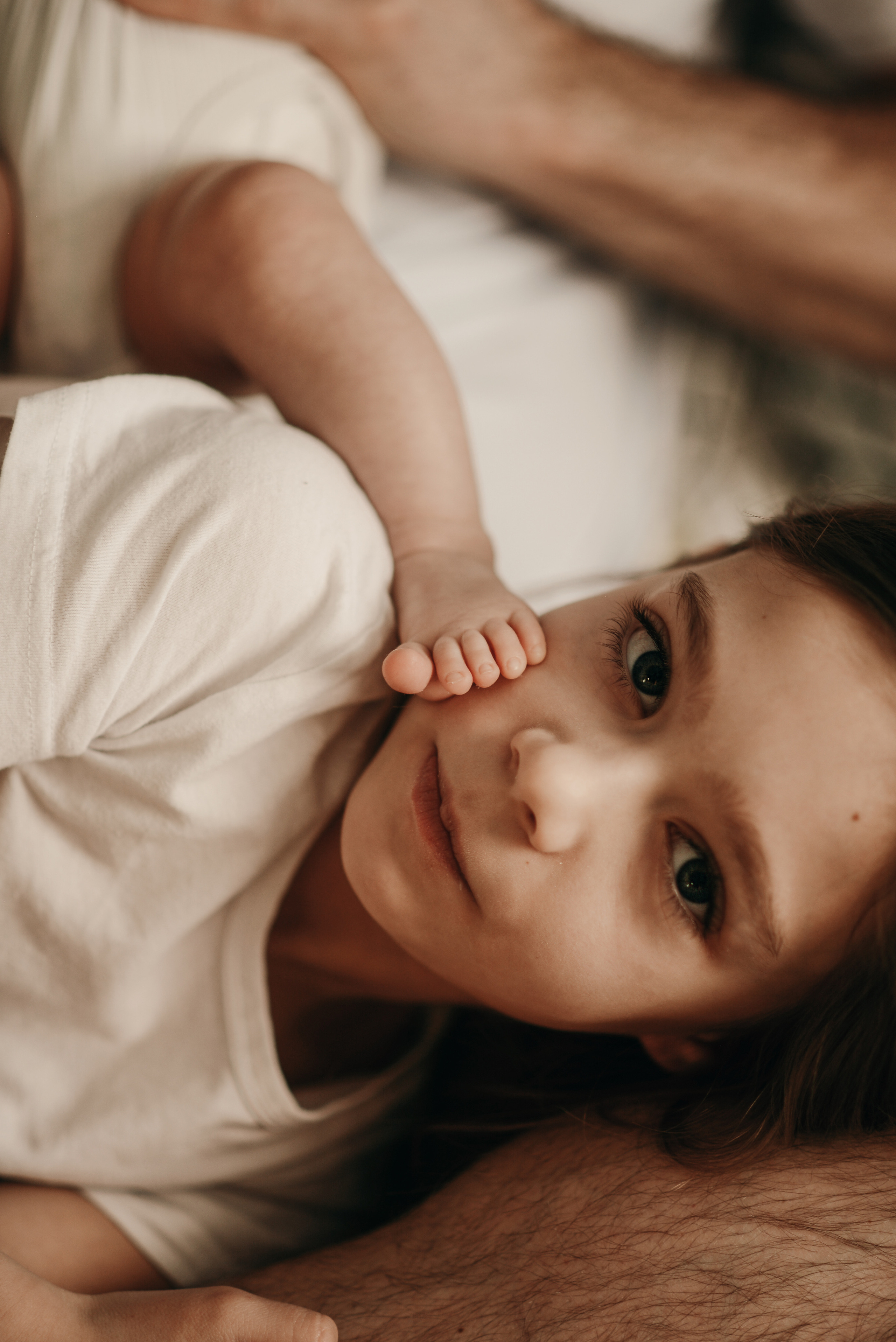 ARTEM&DASHA FOTOGRAFIA FOTOGRAFIA DI FAMIGLIA A CASA