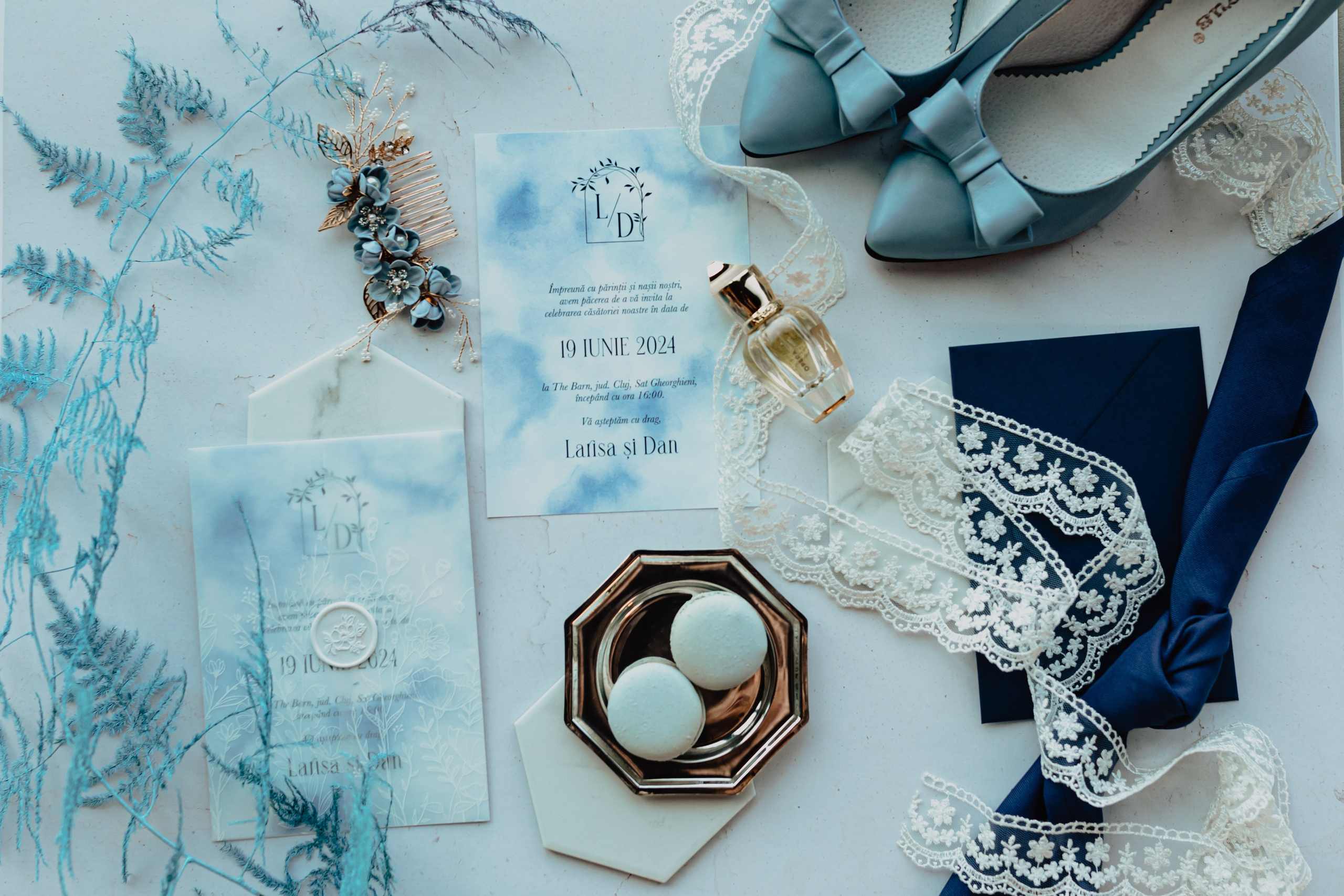 Flowers and stationary for your special day. Fotograf de nunta — documenting your love story with a touch of editorial — wedding photographer