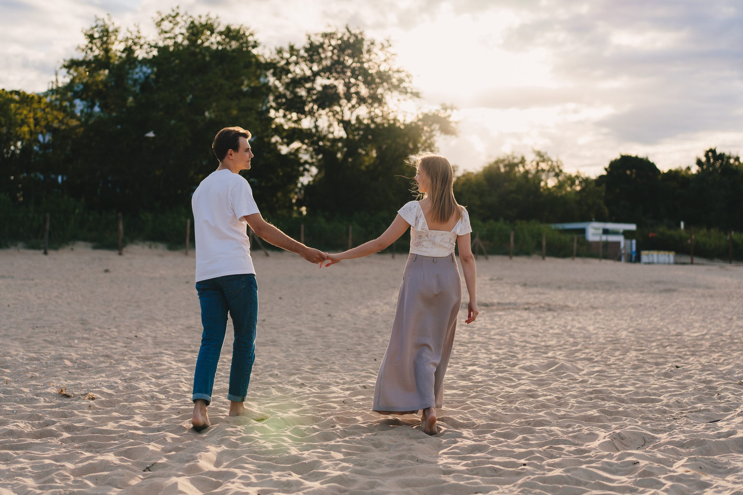 Gracjana i Damian, sesja narzeczeńska nad morzem. Fotograf ślubny & lifestyle Gdańsk, Karolina Baczewska
