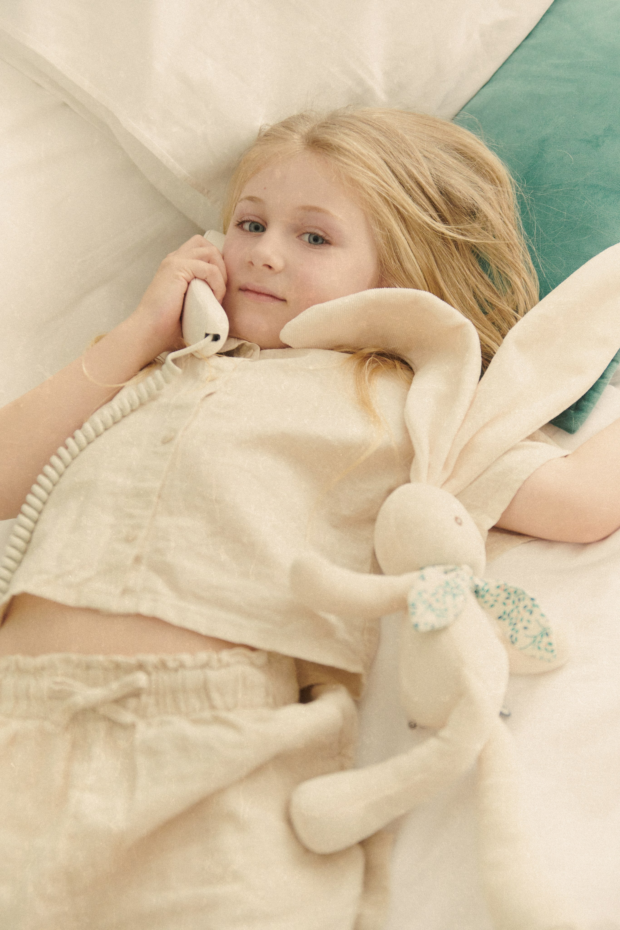 Home alone. Minimalist brand photographer & videographer | Raw sincerity. Pure Form