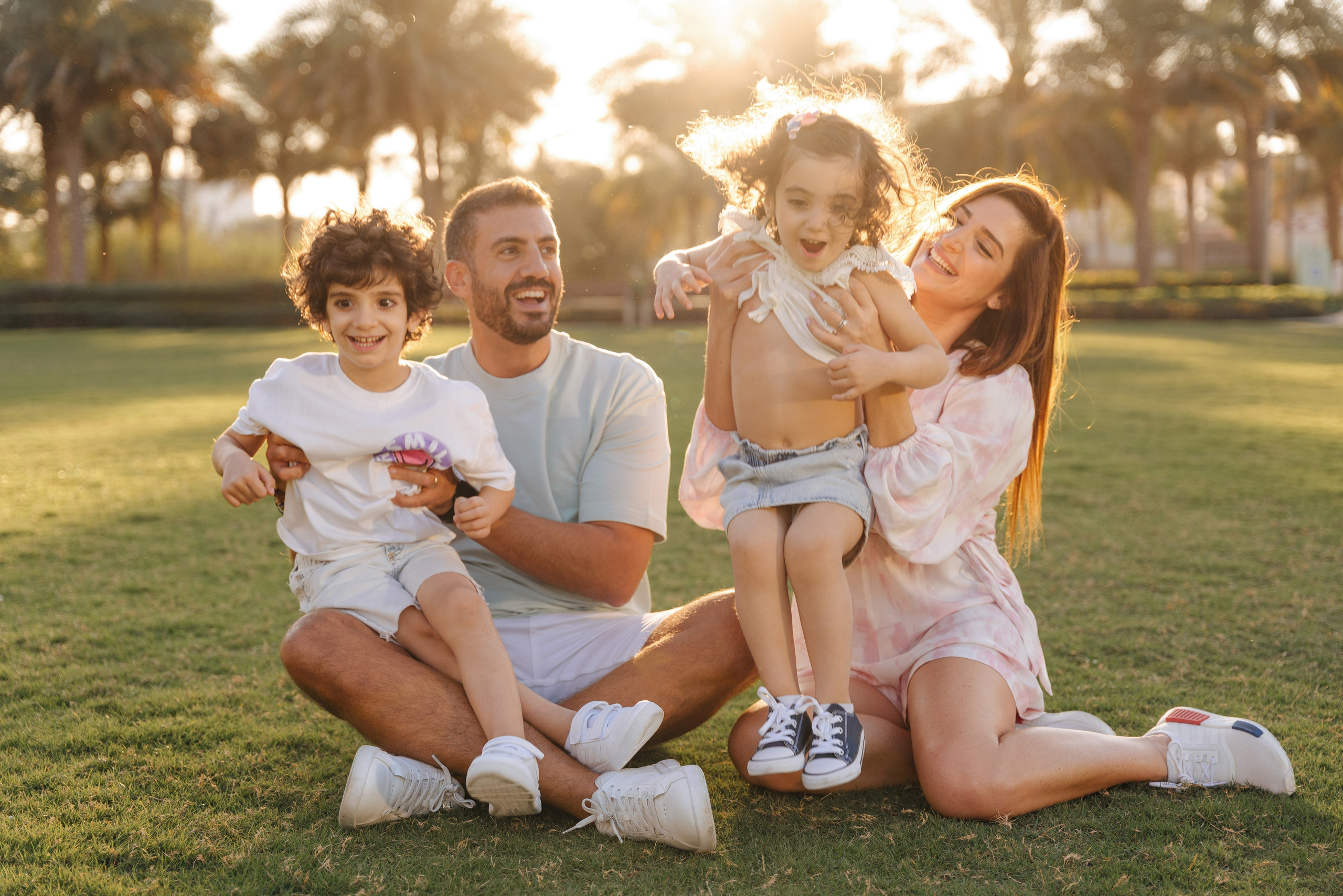 Family fun and play in the park. Angela Iakovleva — Family Photographer in Dubai
