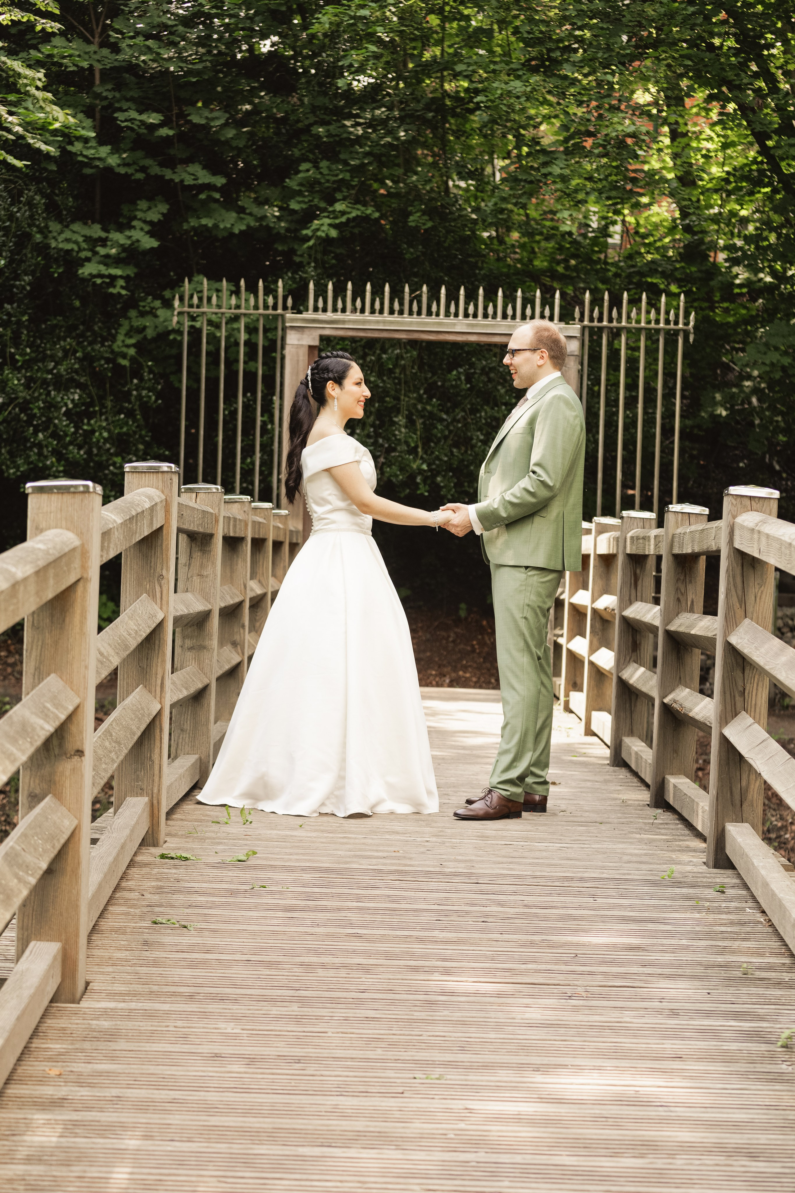 Hochzeitsfotografie im Schloss Ahrensburg | Zeitlose Eleganz in Schleswig-Holsteins Gärten. Hochzeitsfotograf und Hochzeitsvideograf aus Hamburg | Roka21Film