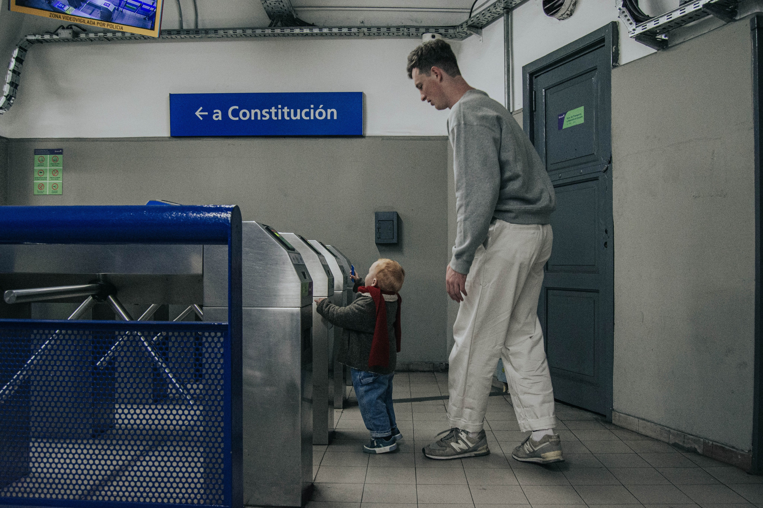 Family photo shoot. Buenos Aires. Photographer @elmirkami in the city of Buenos Aires