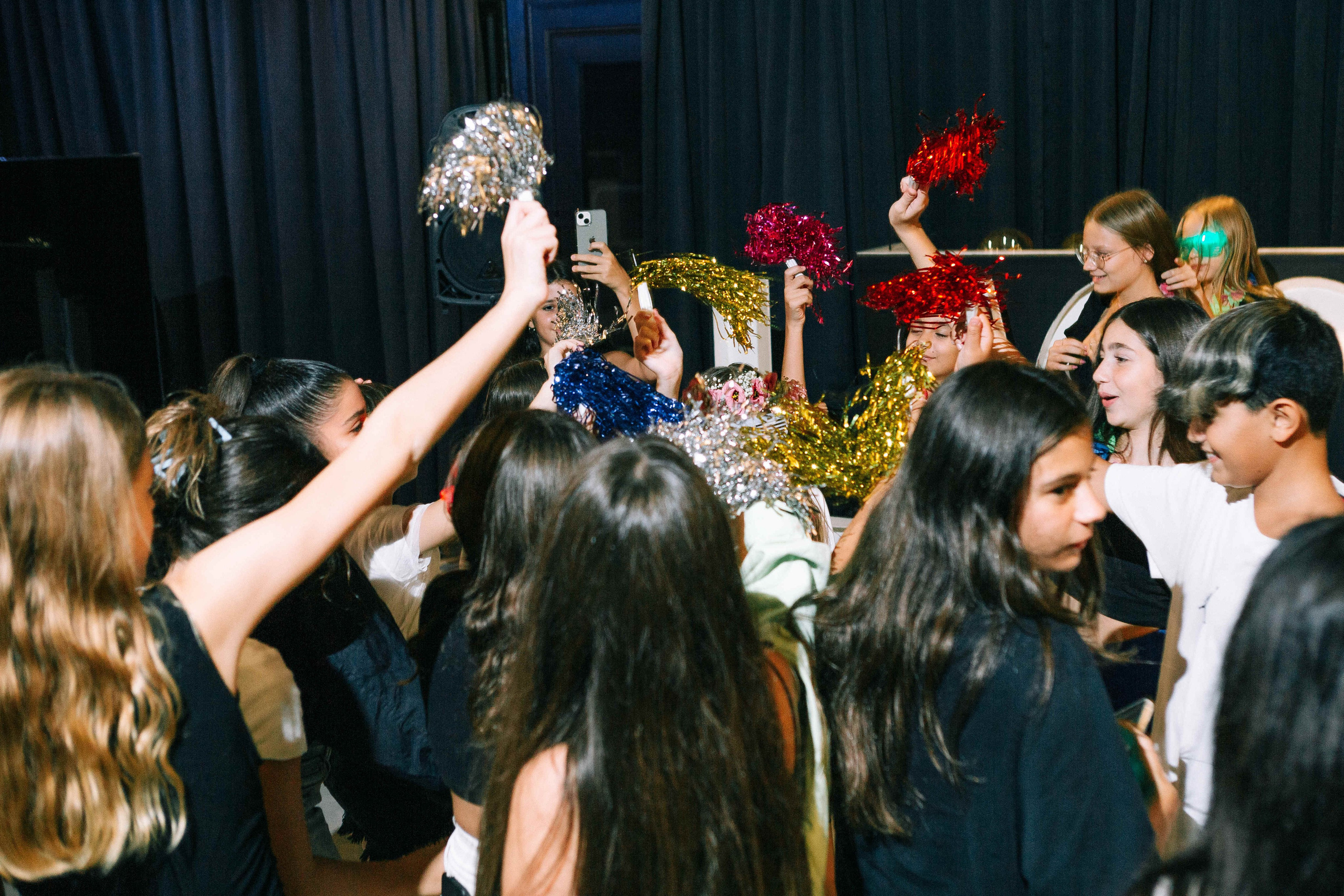 PARTY WITH FRIENDS. Https://shi-photo.com/