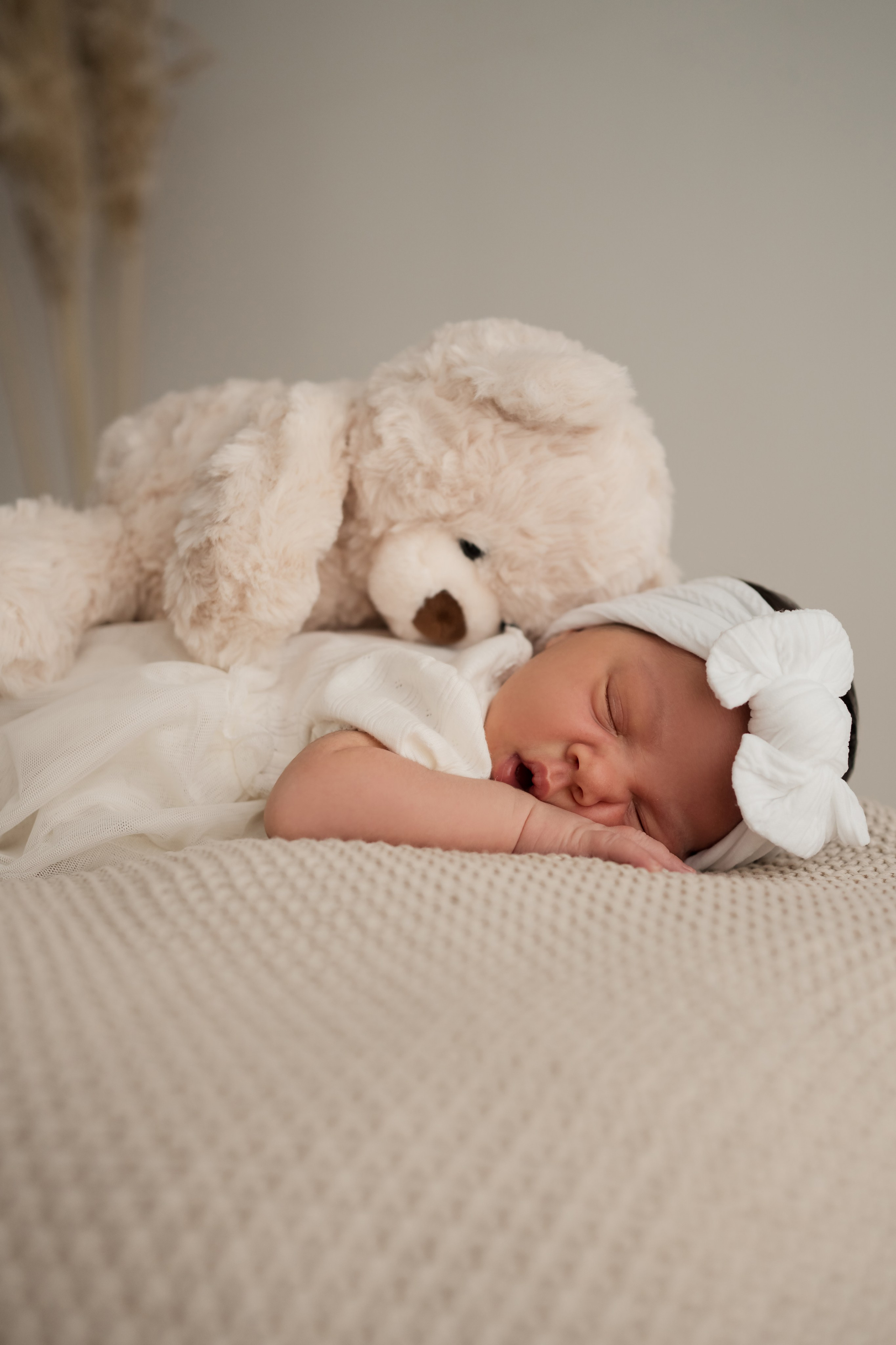 Sweet first days. Angela Iakovleva — Family Photographer in Dubai