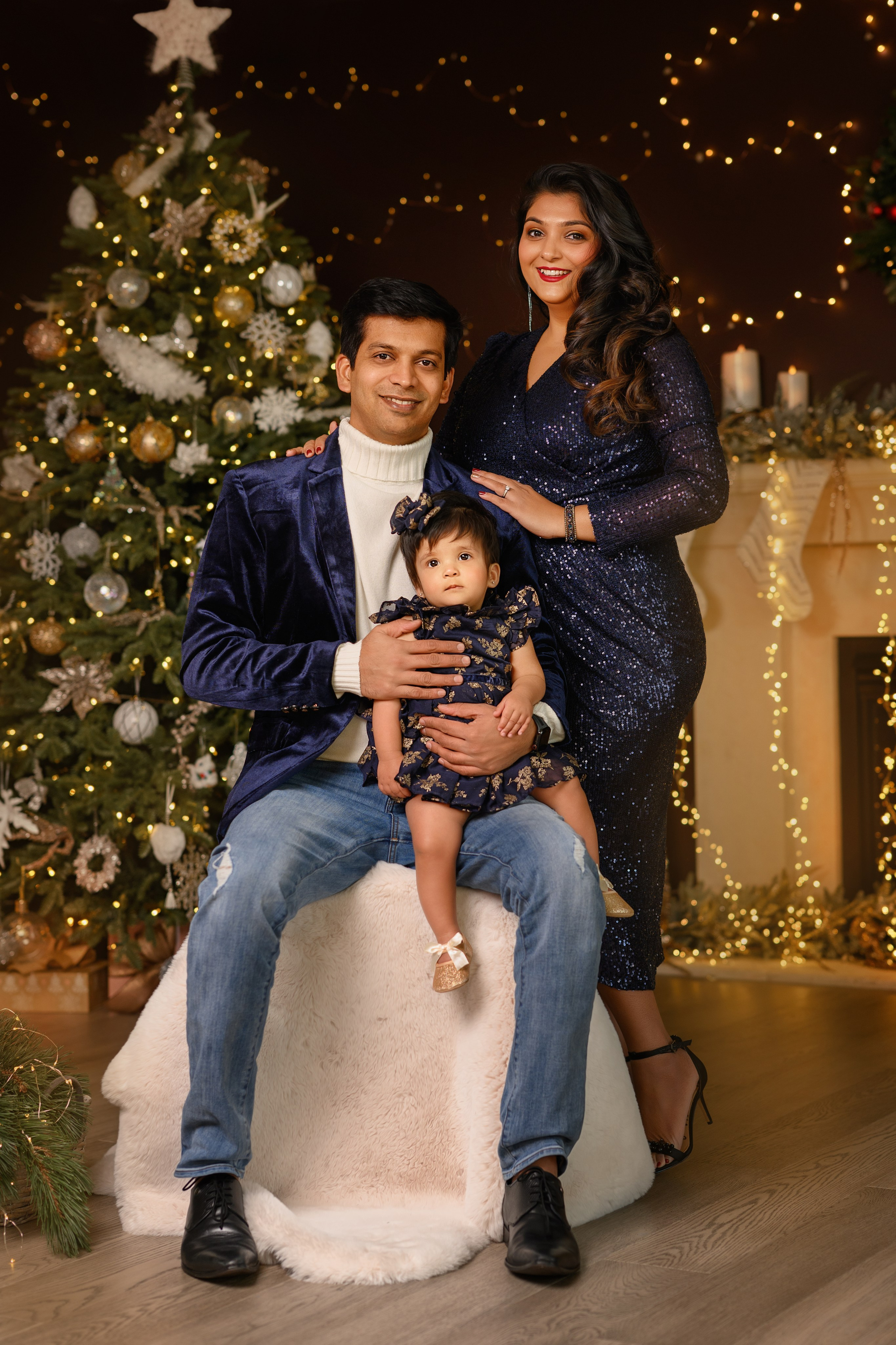 Priyanka and her family. Wedding & family photography in Seattle area. Helen Michelle photographer