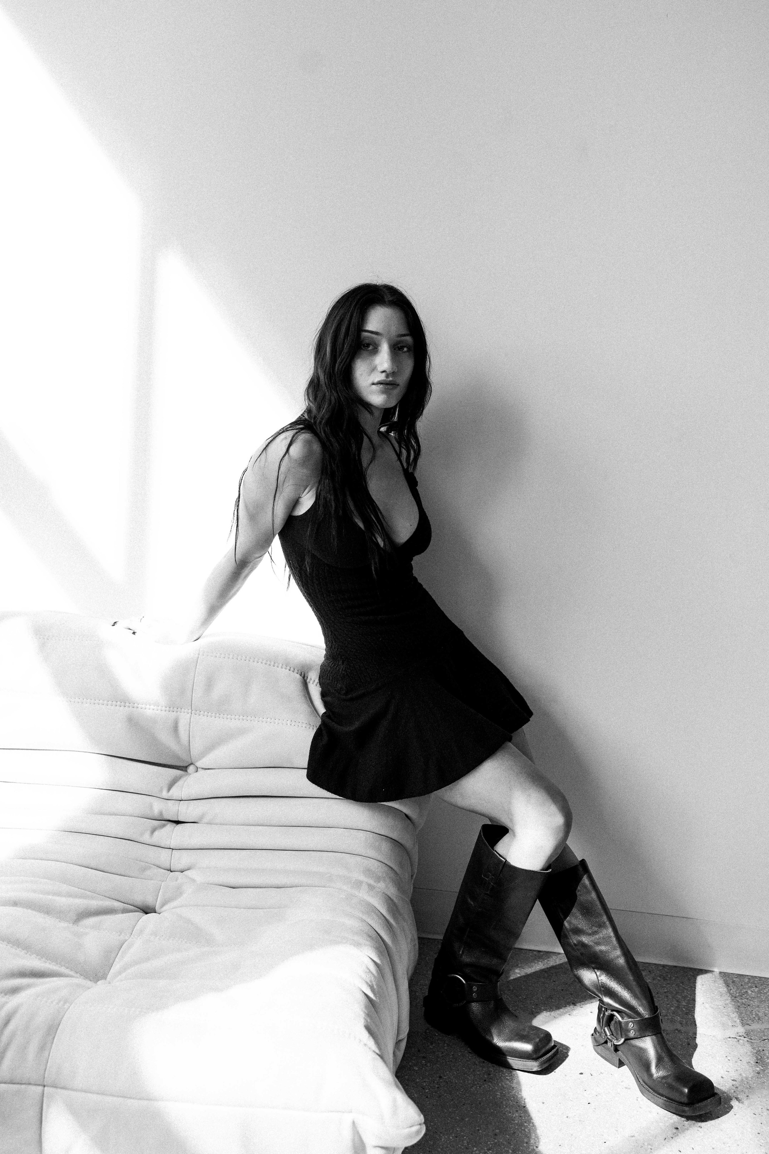 E. Rawnoir- Portrait photography by Daria Paliy.Timeless black&white portraits of women in NYC area