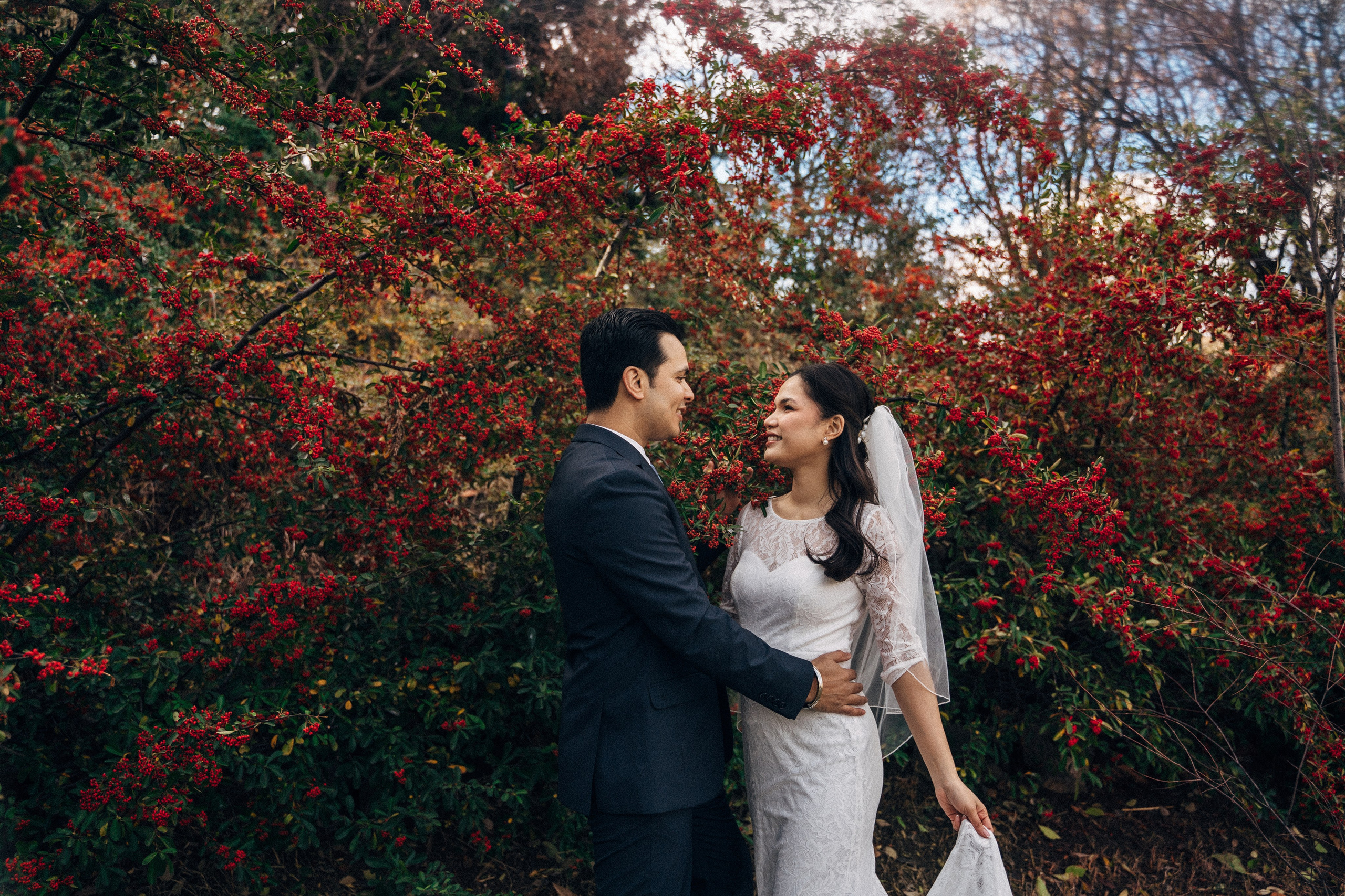 Wedding photo shoot in the Tbilisi Botanical Garden in winter