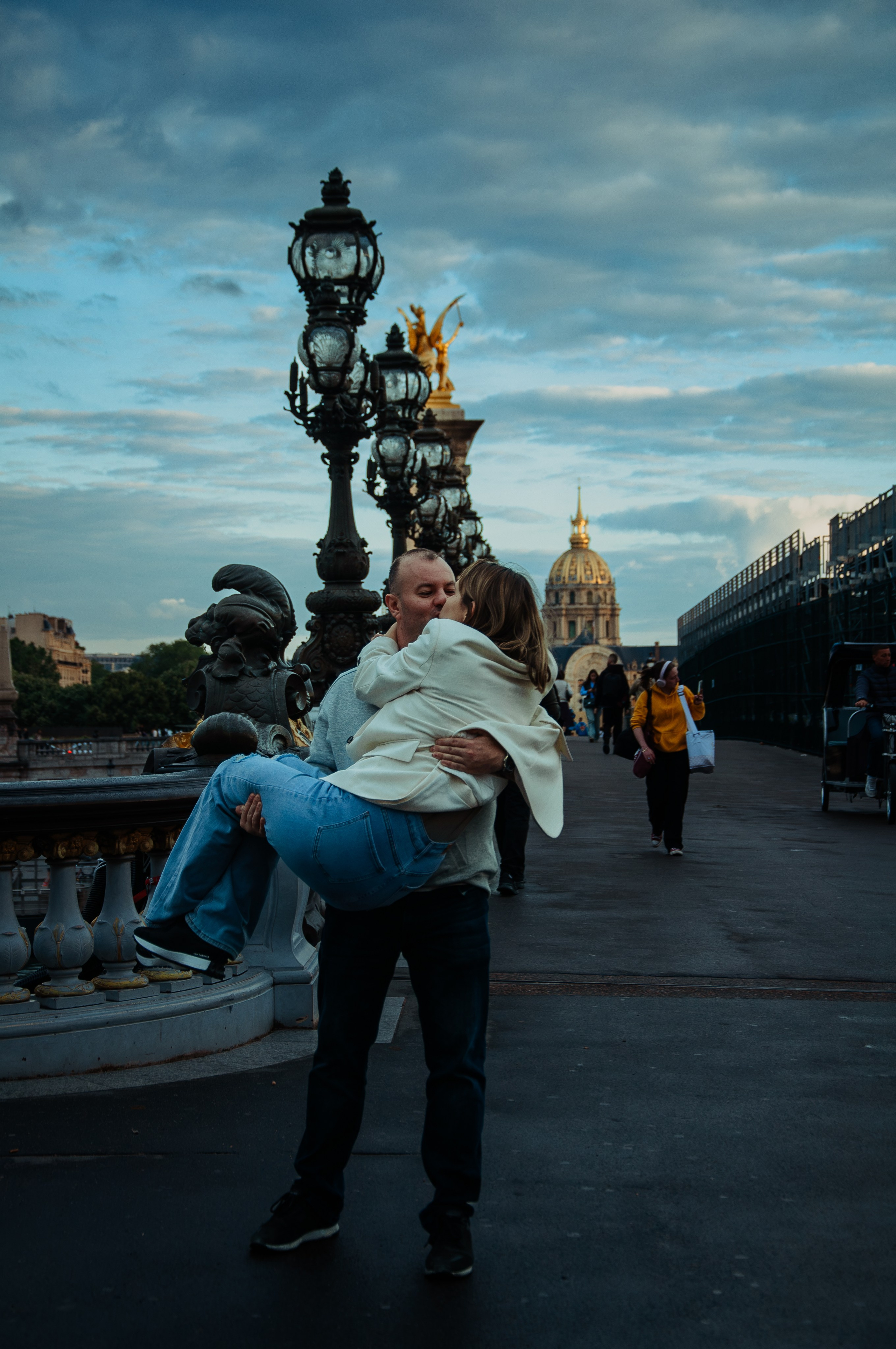 Evening photoshoot in Paris. Paris photographer — Polina Osipova