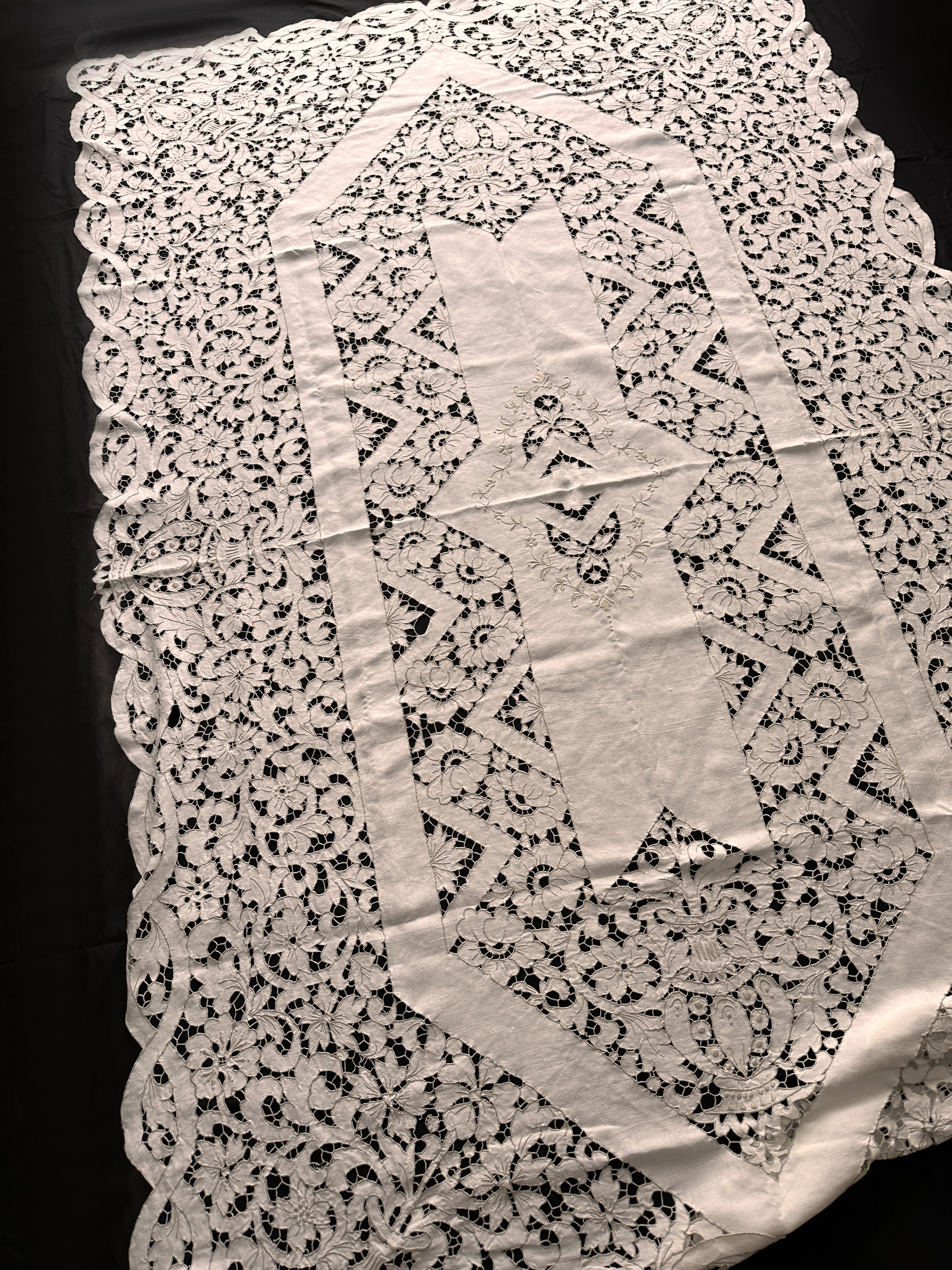 Textil2. Современнные и актикварные украшения в Барселоне, Москве и Санкт-Петербурге