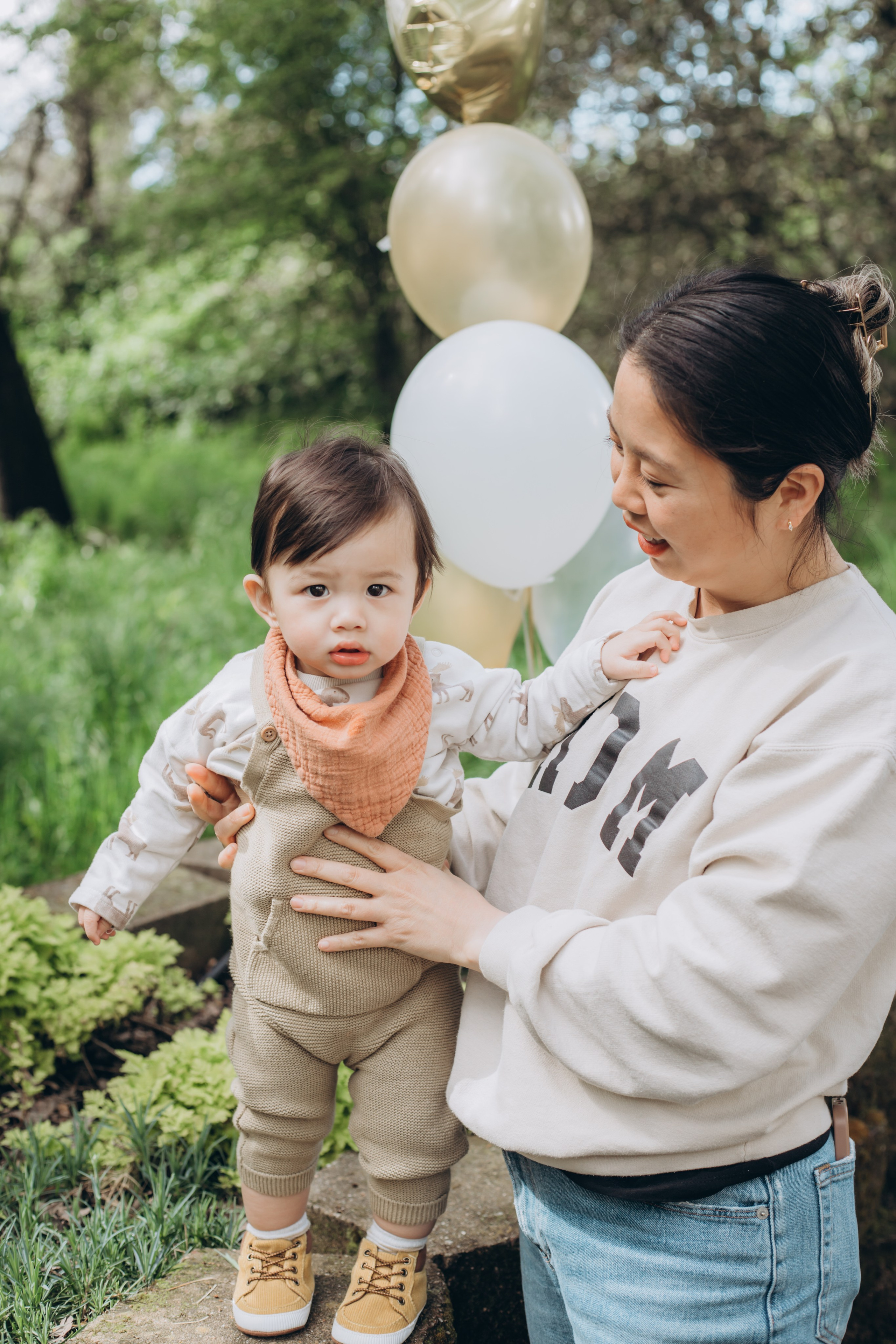 Family in nature. Family and children’s lifestyle photographer Elena Tumanova