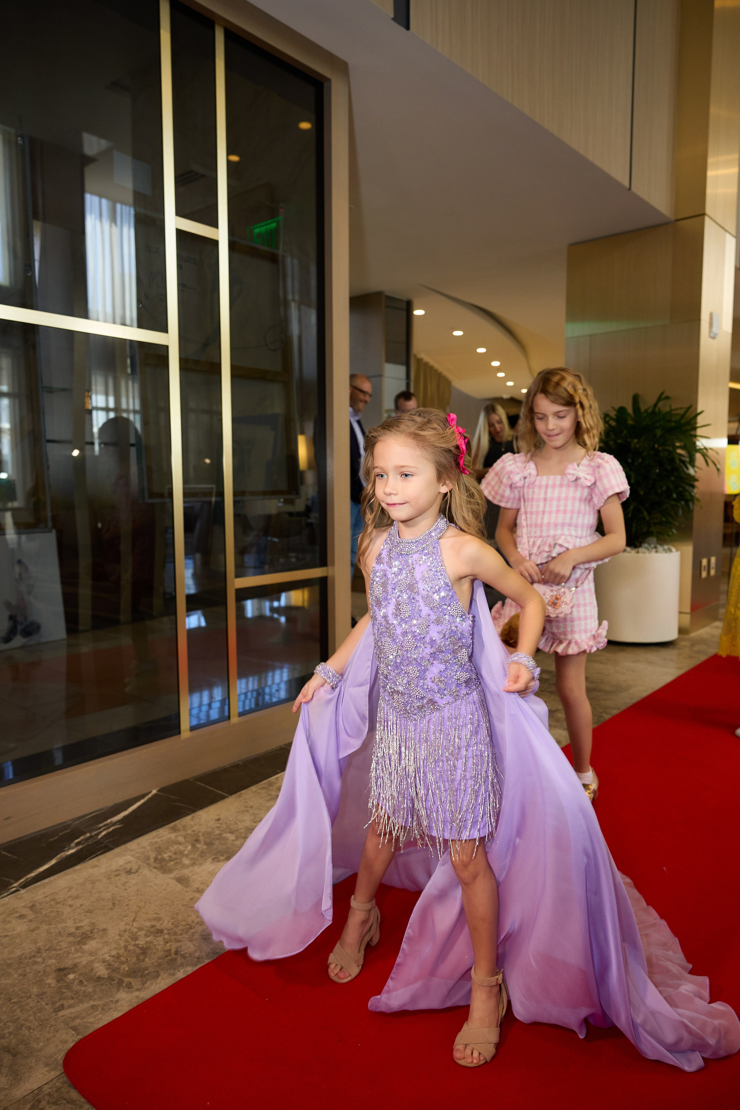 Авторская благотворительная художественная выставка Дианы Бортник. Фотограф Юлия Маковеева