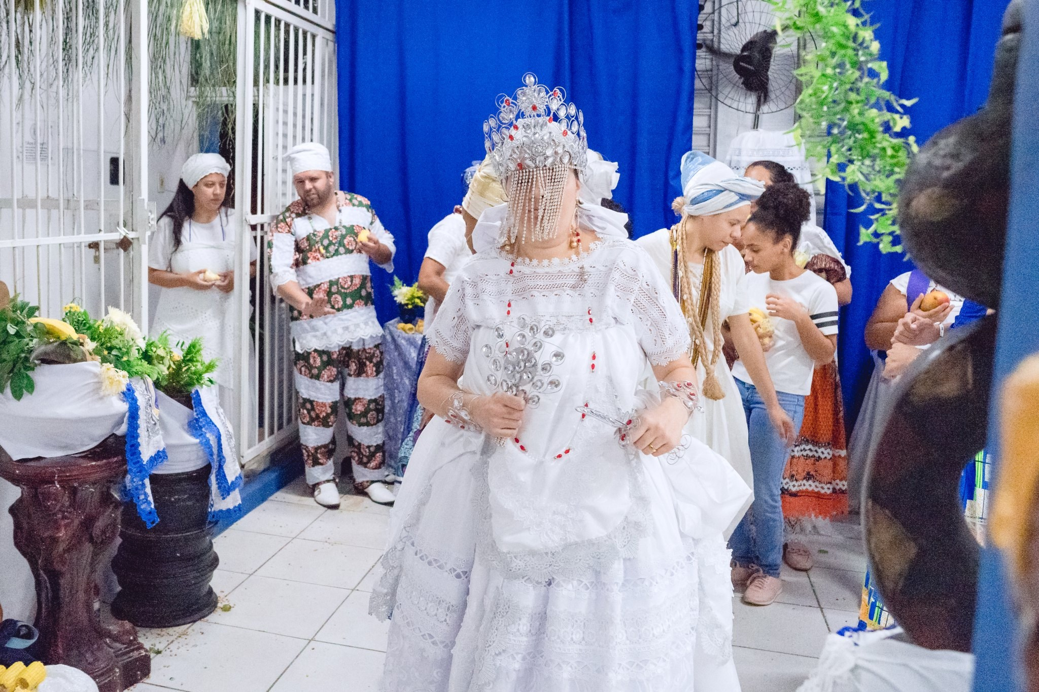 Saída Ìyá Tebeṣé Fernanda e Àjọ̀dún Ògún. Aladá Produções