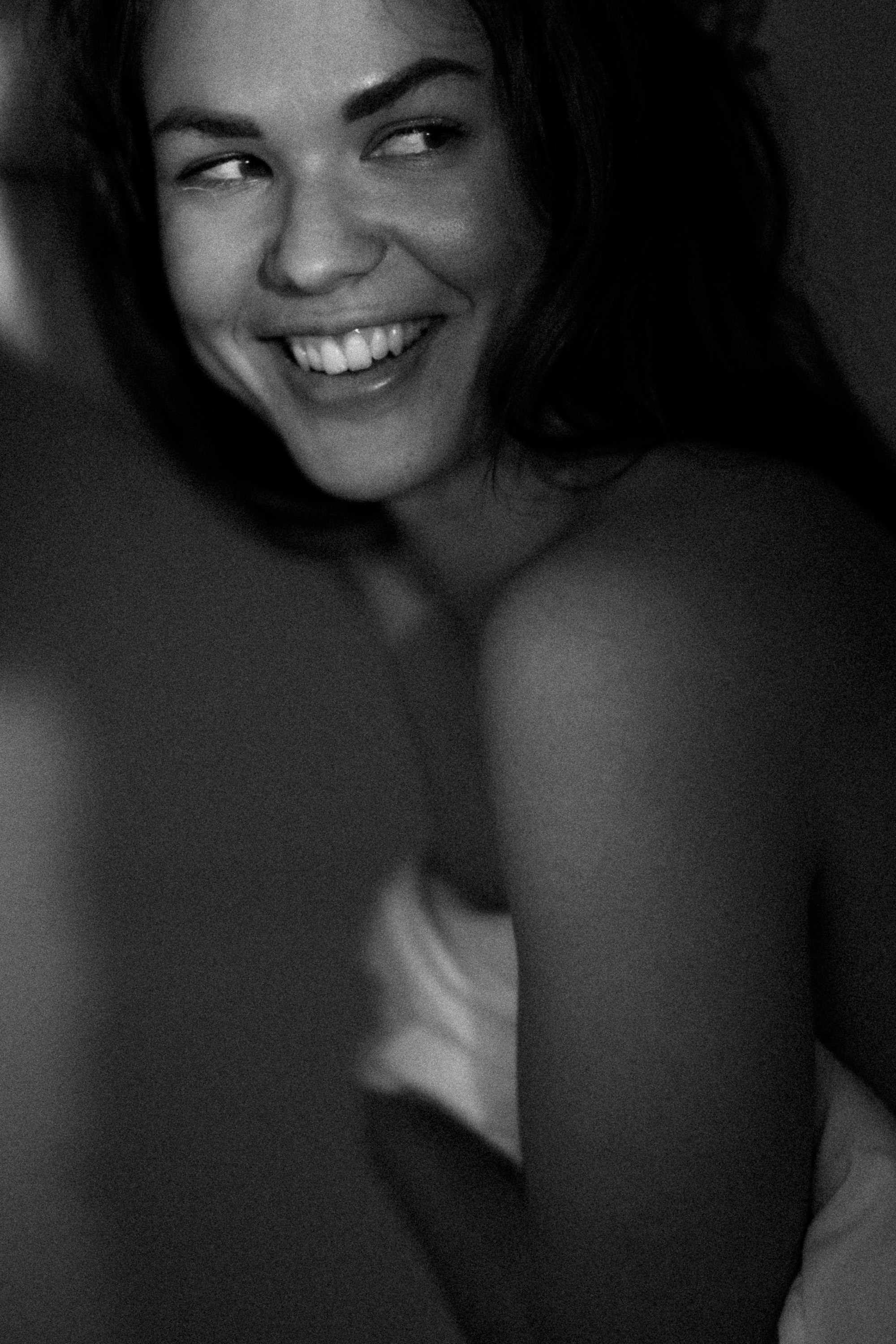 Boudoirkuvaus kotona -kuin tarina. Valokuvaaja Lahti, Helsinki Elena Salonen