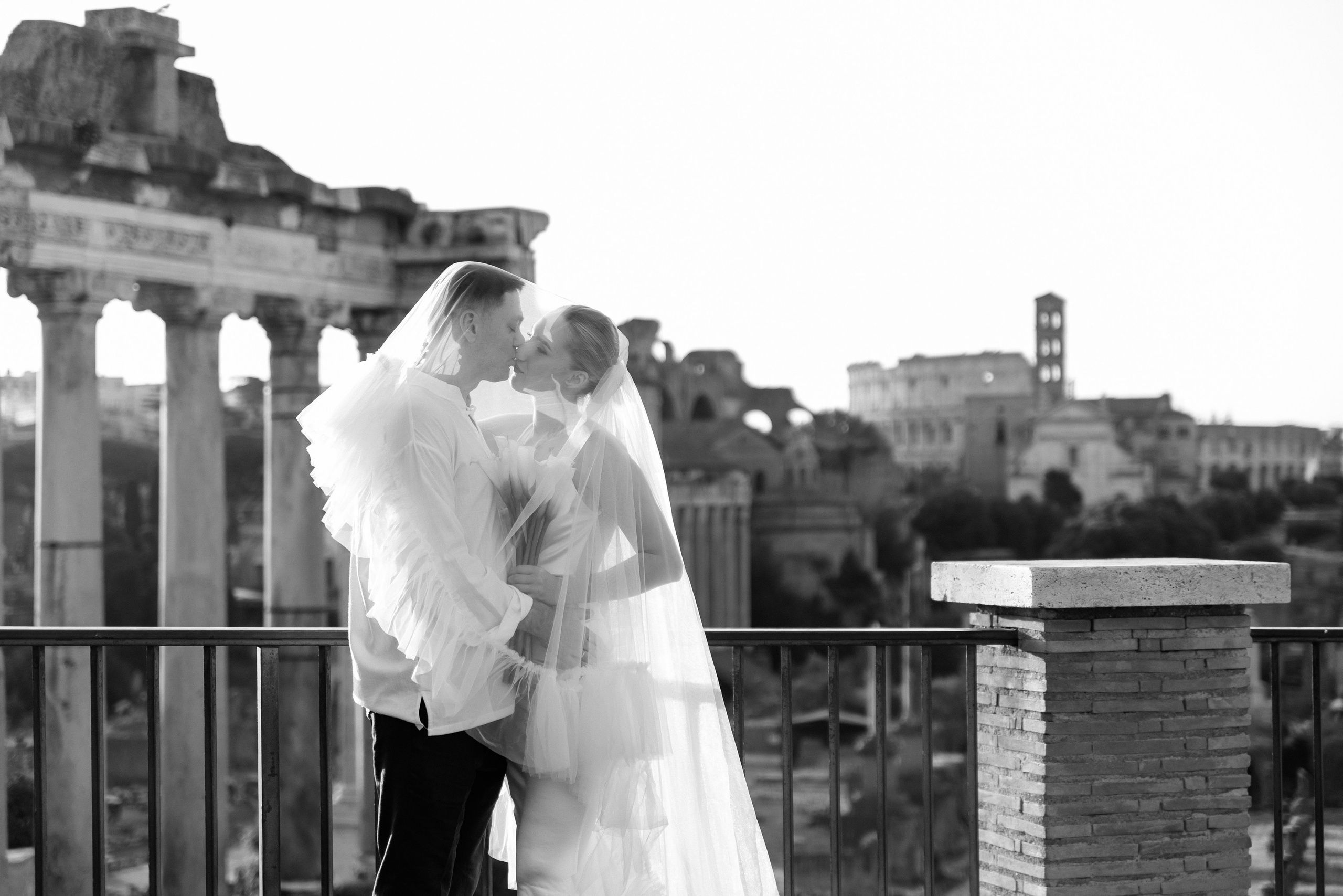 Elopement in Rome. Wedding Photographer Rome Tuscany Como Sicily Puglia Amalfy Italy- Oksana Savenchuk