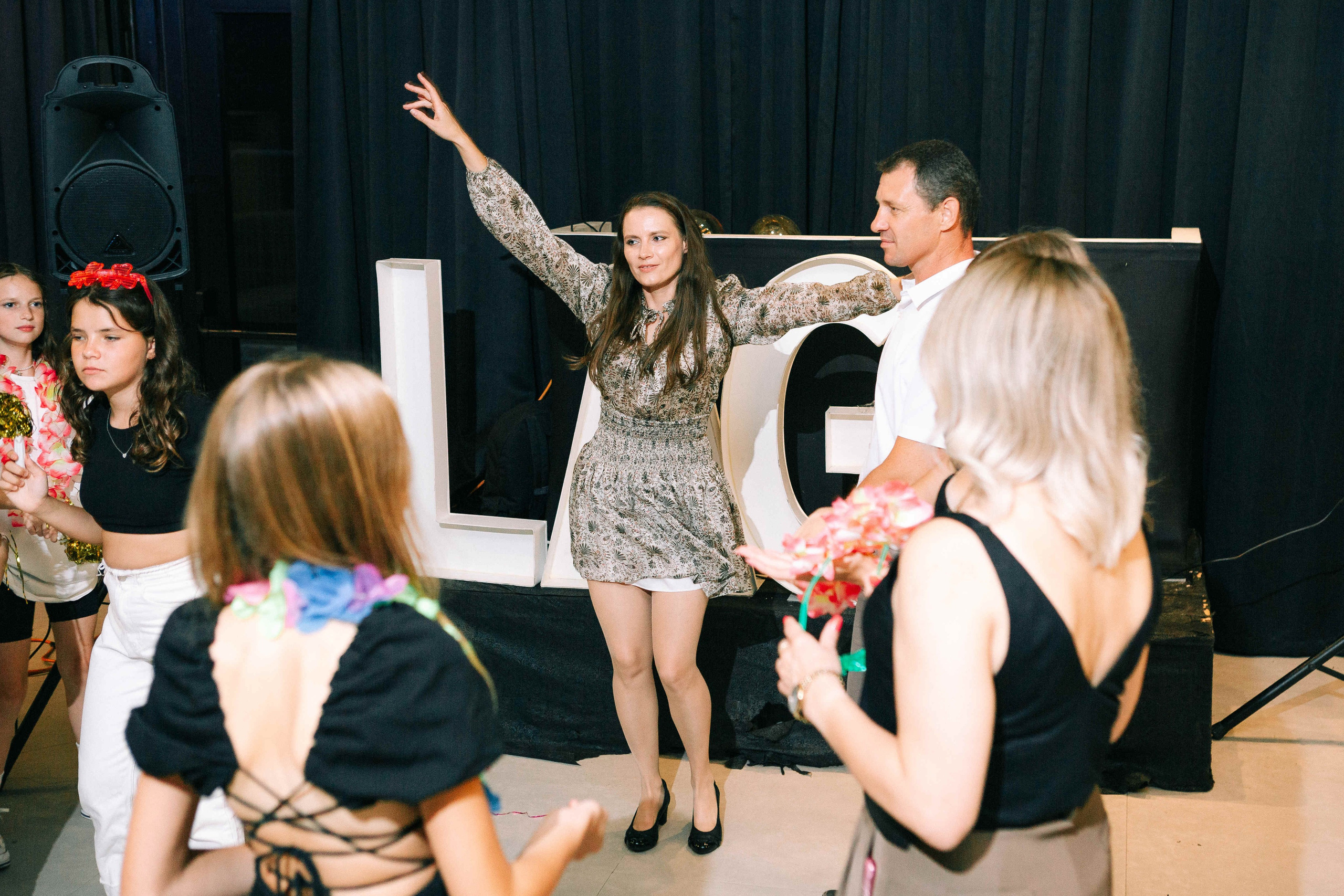 PARTY WITH FRIENDS. Https://shi-photo.com/