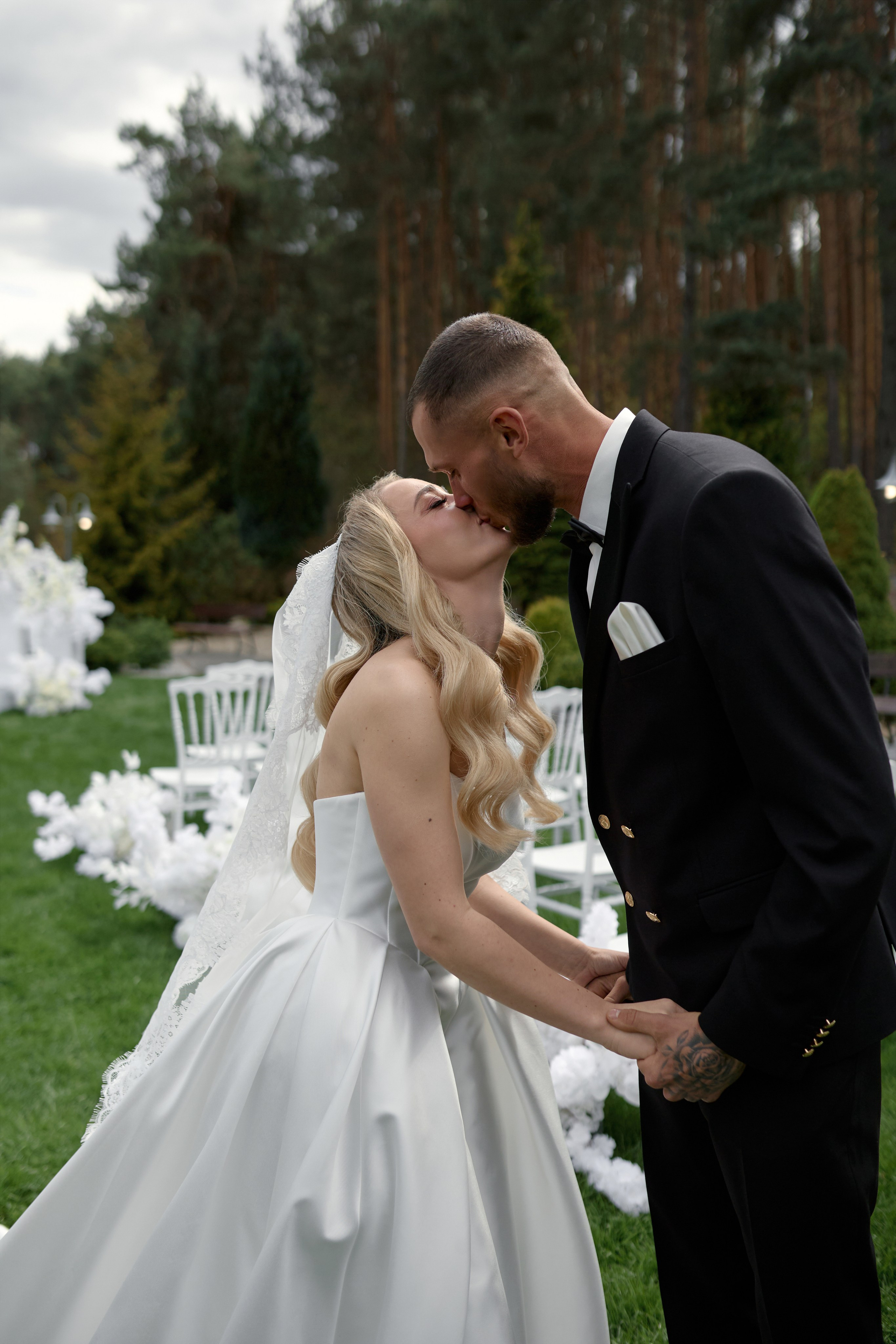 Natalia & Roman. Dworek przy lesie. Fotograf ślubny i rodzinny w Krakowie Yana Klymova