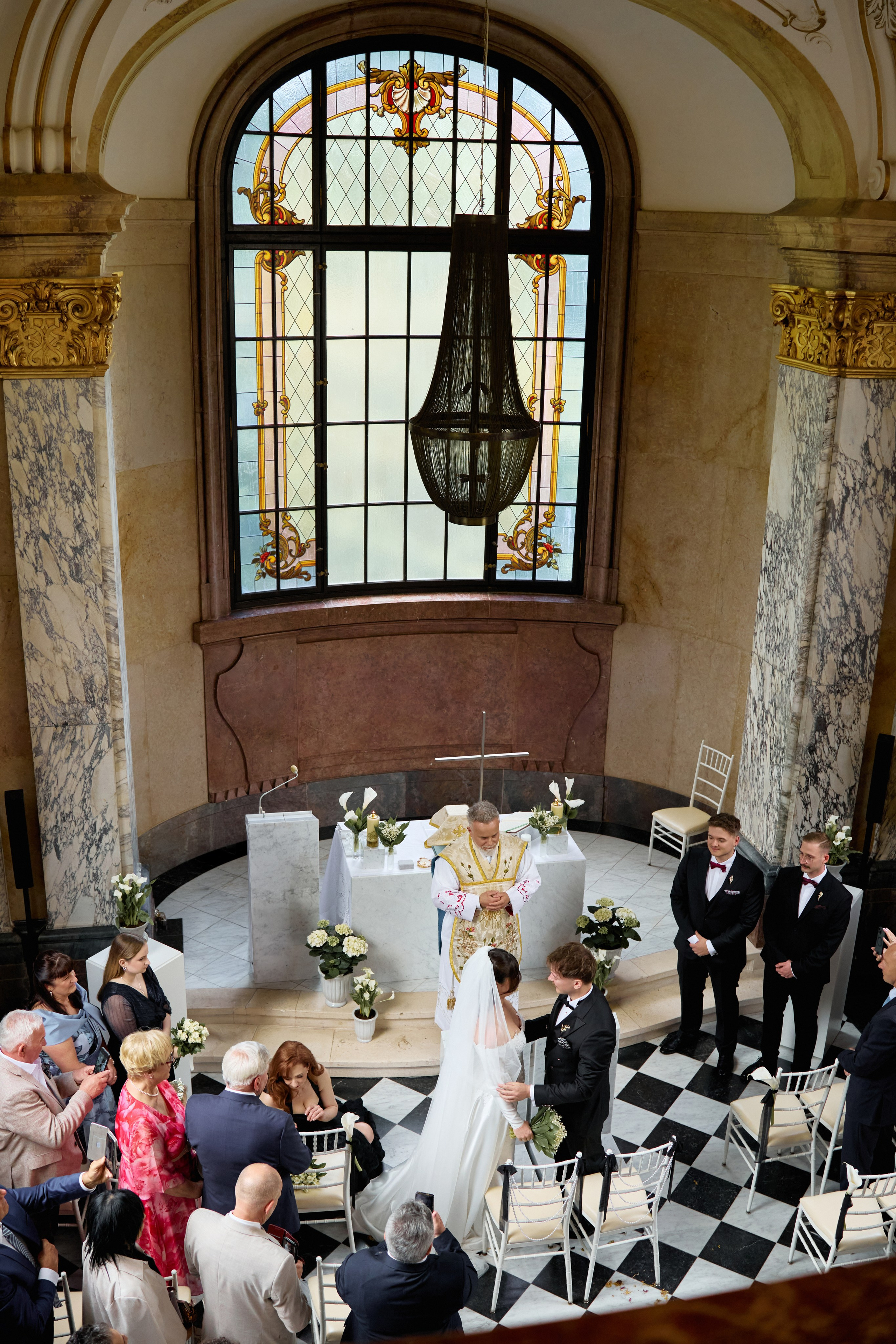 Wiktoria & Kacper. Pałac Goetz. Fotograf ślubny i rodzinny w Krakowie Yana Klymova