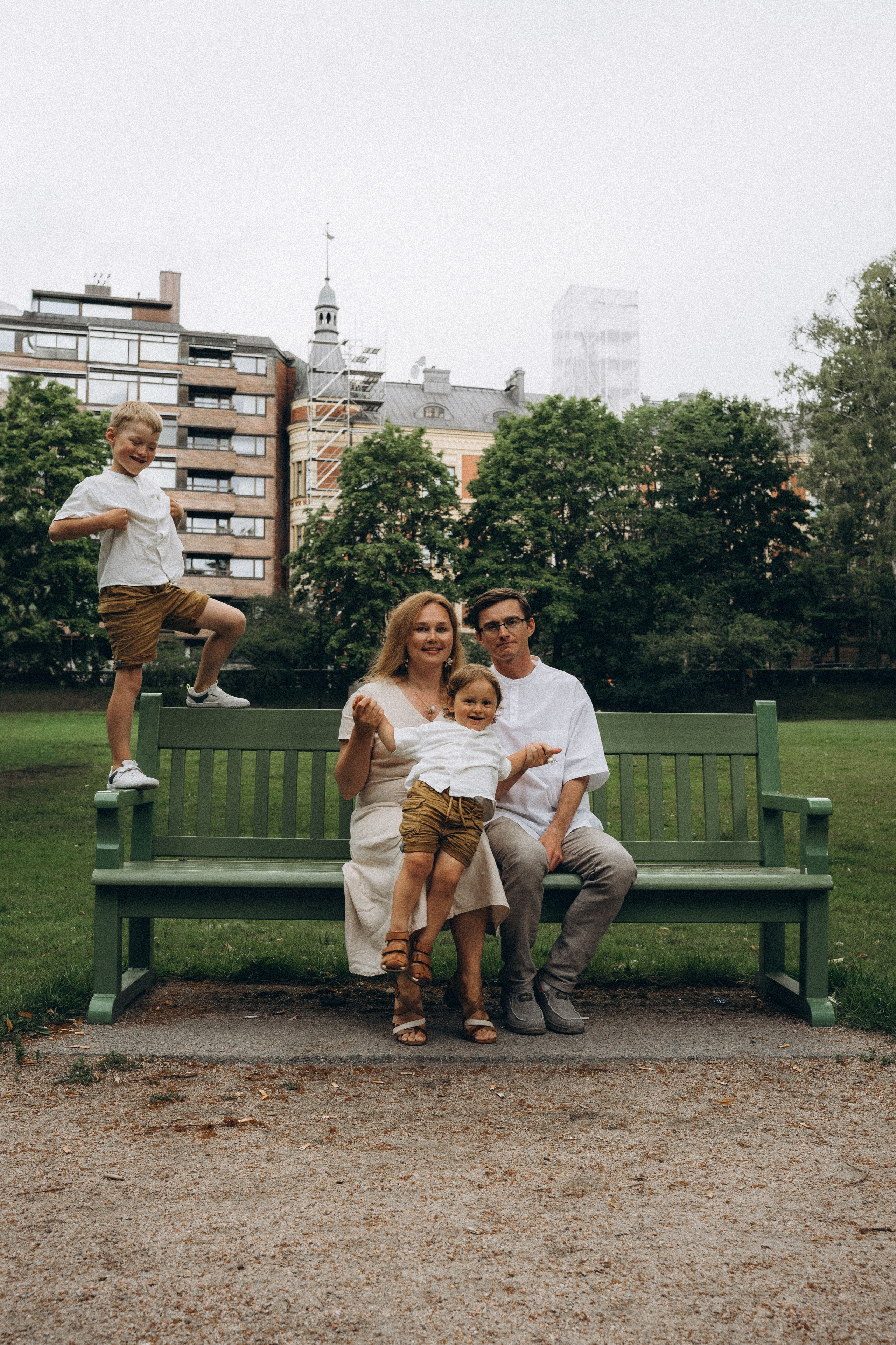 Kaivopuisto. Wedding and potrait photographer in Helsinki Vickan O