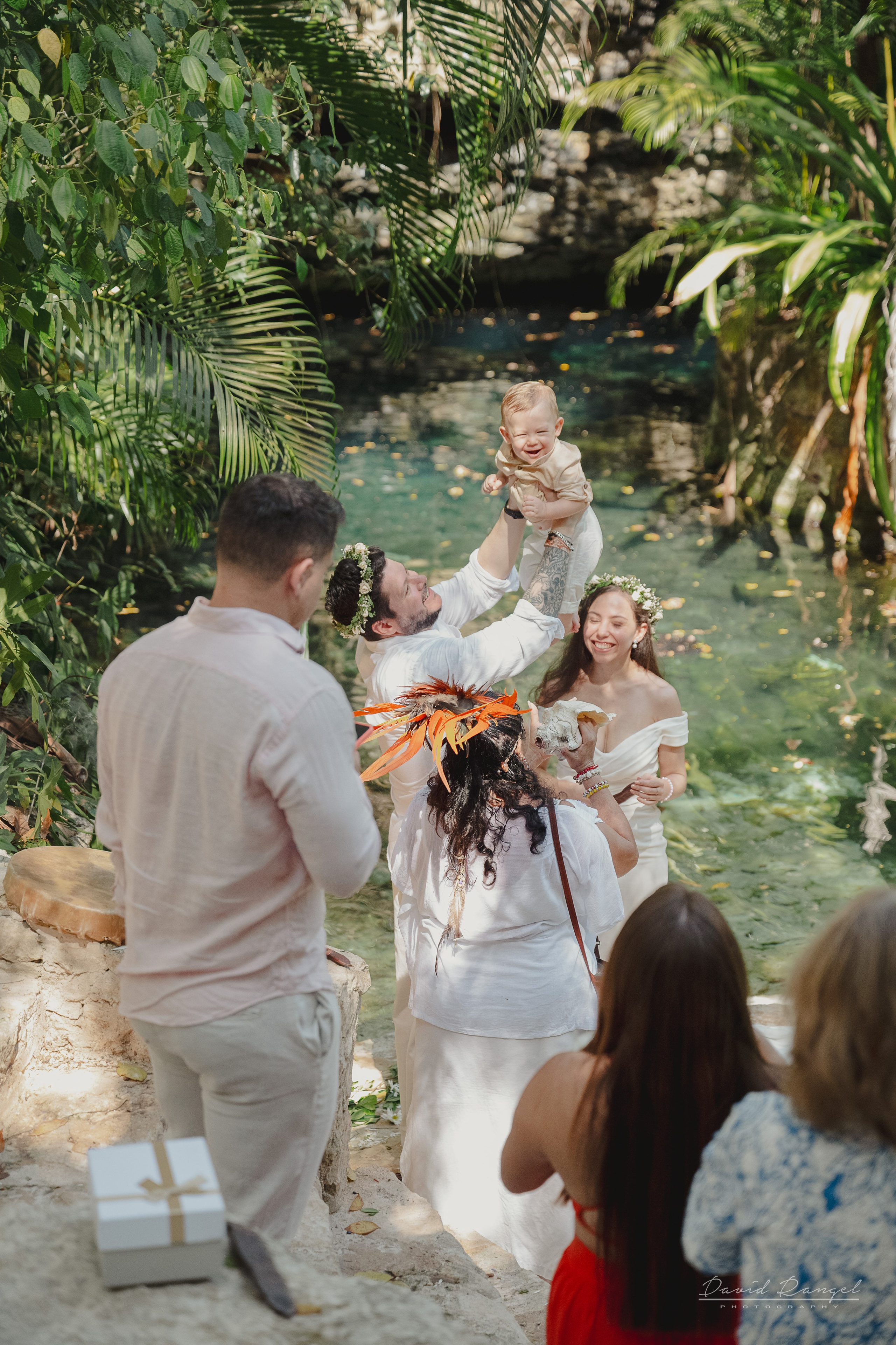 Vanessa and Alejandro´s Mayan Wedding at Kantunchi Park. Destination wedding photographer based in Cancun and Riviera Maya with service worldwide