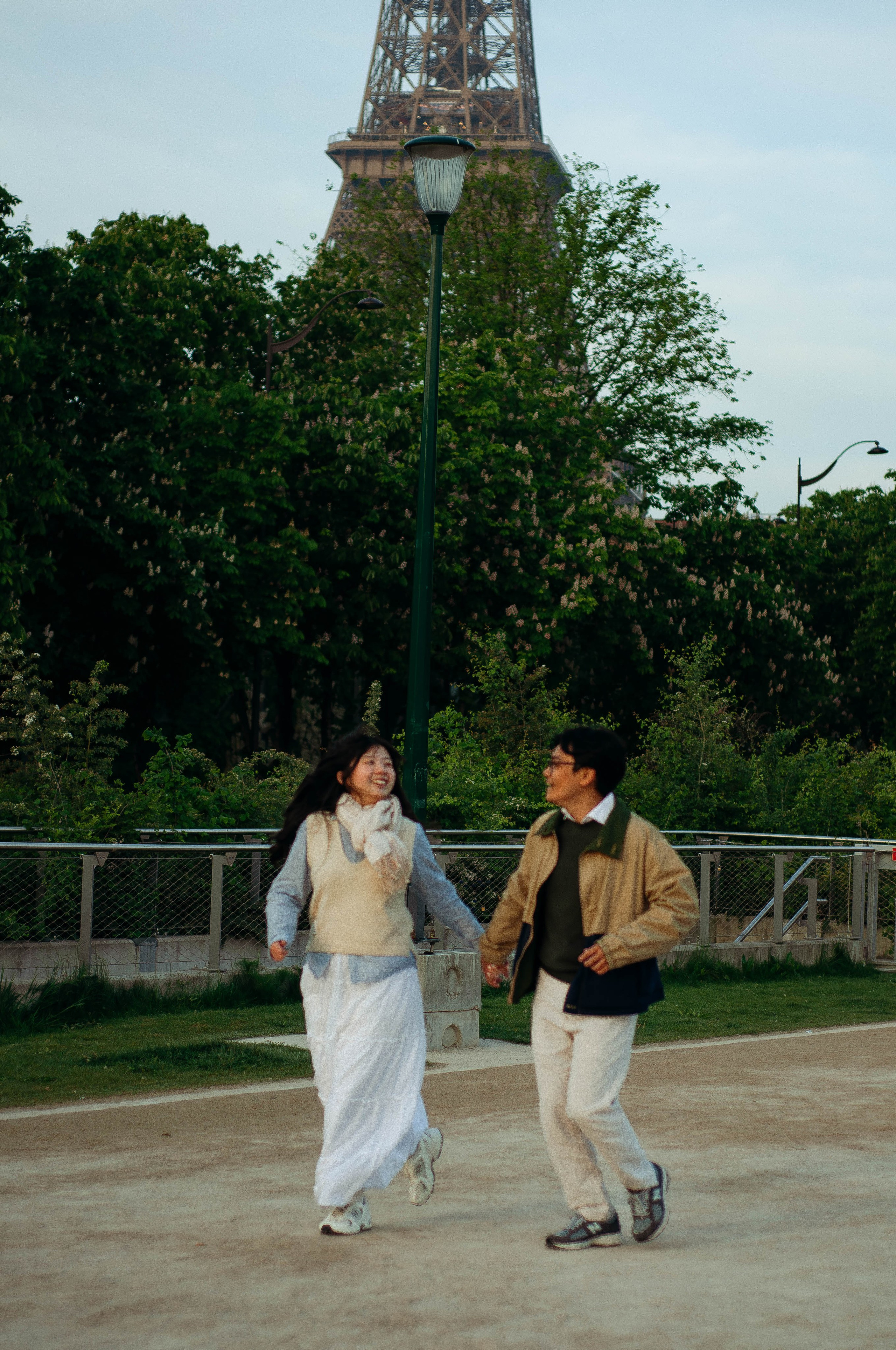 Парная фотосессия у Эйфелевой башни. Фотограф в Париже Полина Осипова