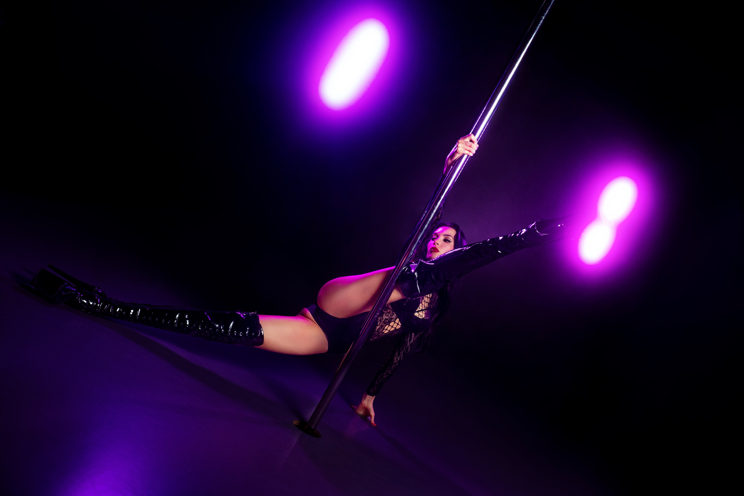 POLE PHOTOSHOOT. Photographer and retoucher Elena Skullova