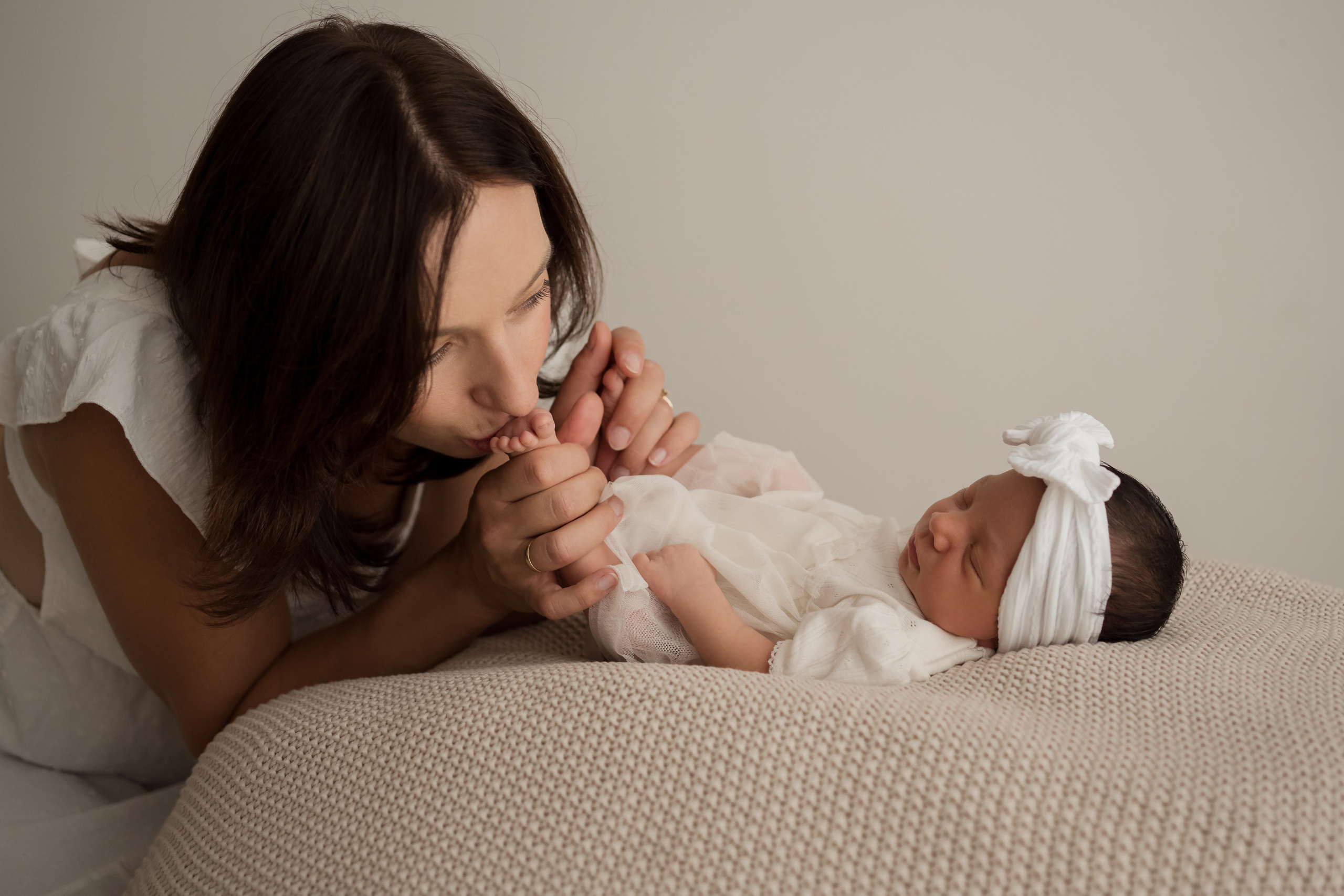 Sweet first days. Angela Iakovleva — Family Photographer in Dubai