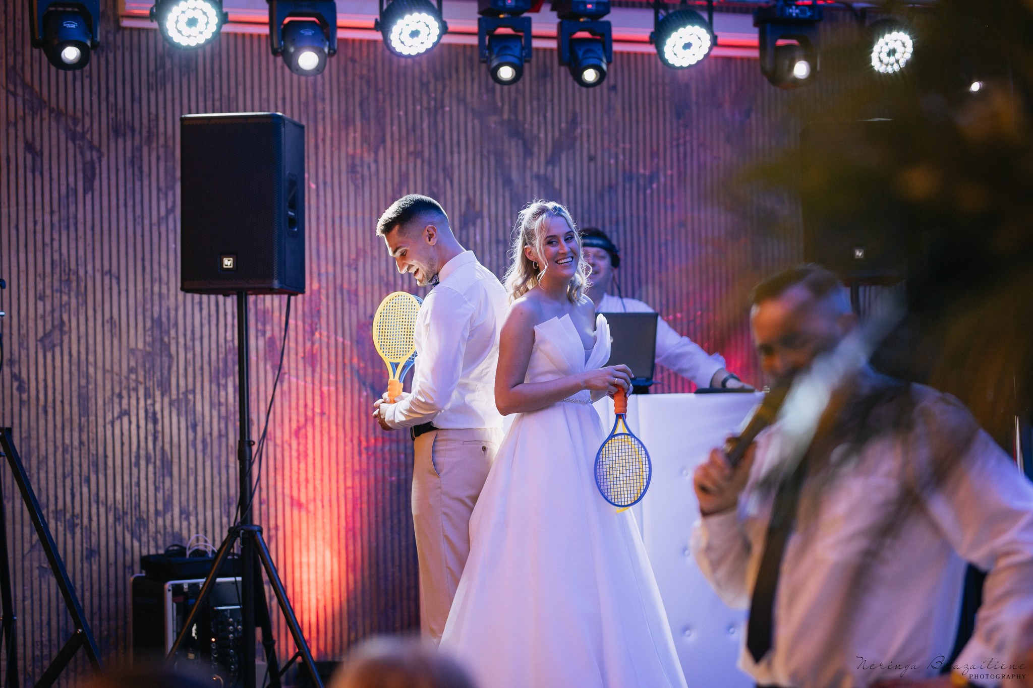 Vestuvinė fotosesija Kaune, Vienybės aikštėje, prie Lietuvos banko