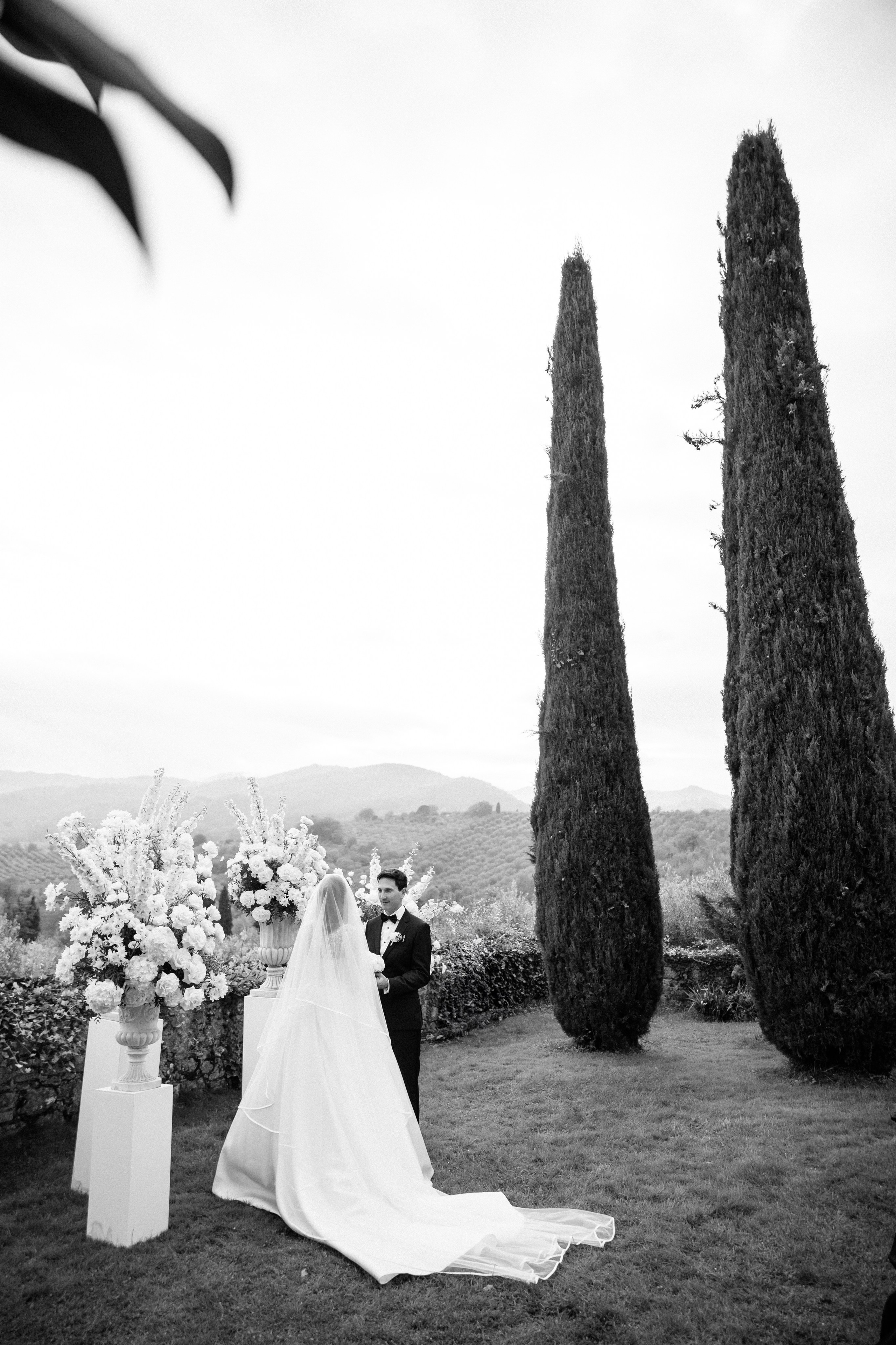 Destination wedding Photographer Italy Tuscany Rome Como Umbria. Wedding Photographer Rome Tuscany Como Sicily Puglia Amalfy Italy- Oksana Savenchuk