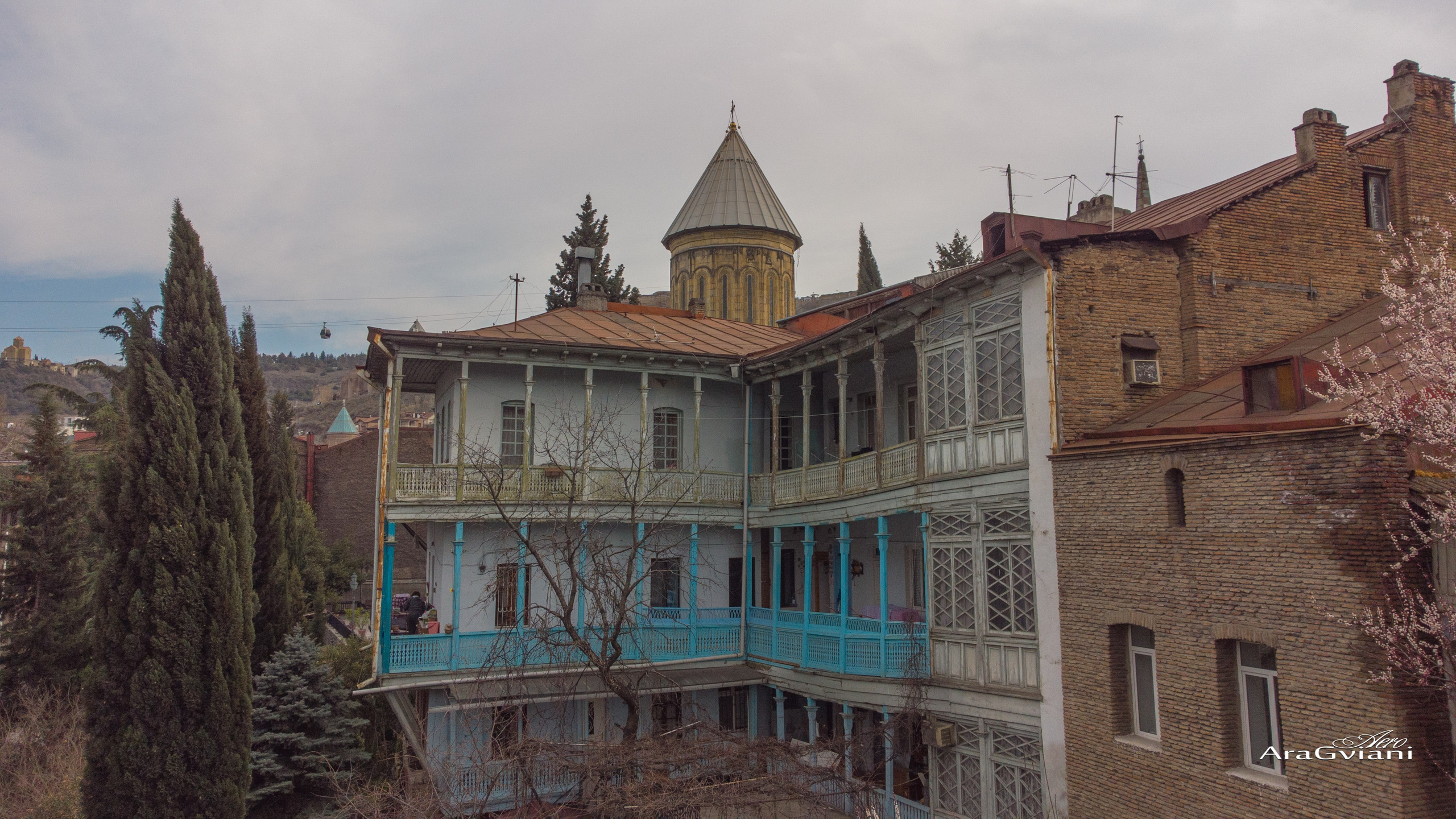 ჩანახატი იეთიმ გურჯის სკვერიდან. FramefreeMan