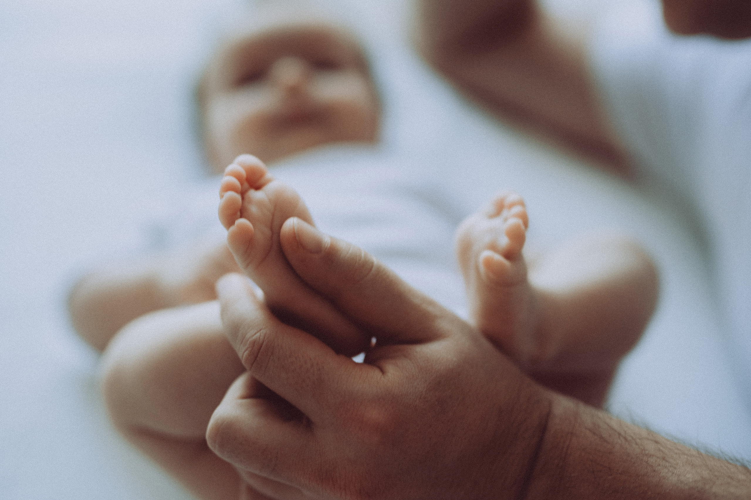 Аня и Эмилия (2 месяца и 2 годика). Фотограф новорожденных и детей первого года Евгения Михалькевич