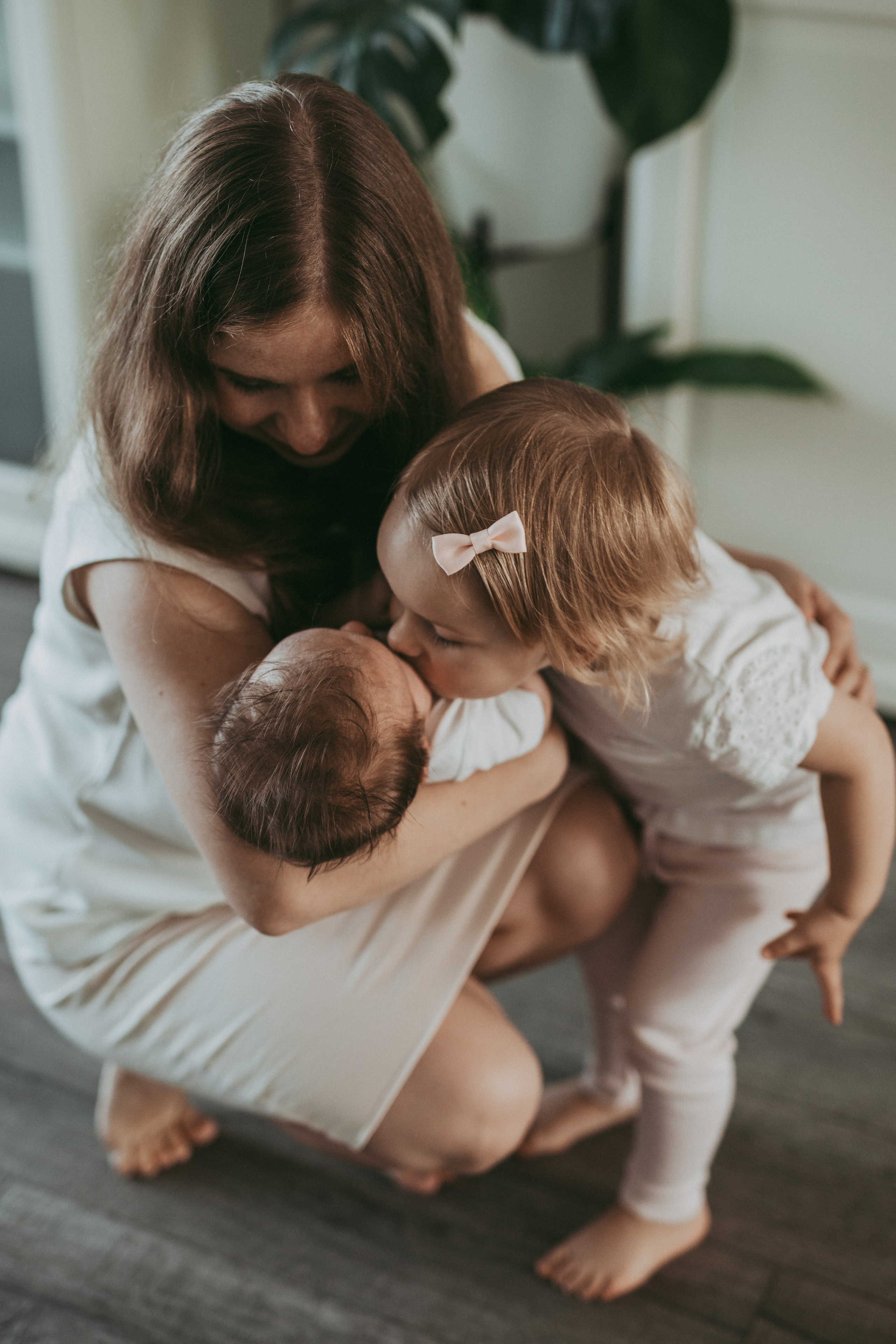 Аня и Эмилия (2 месяца и 2 годика). Фотограф новорожденных и детей первого года Евгения Михалькевич
