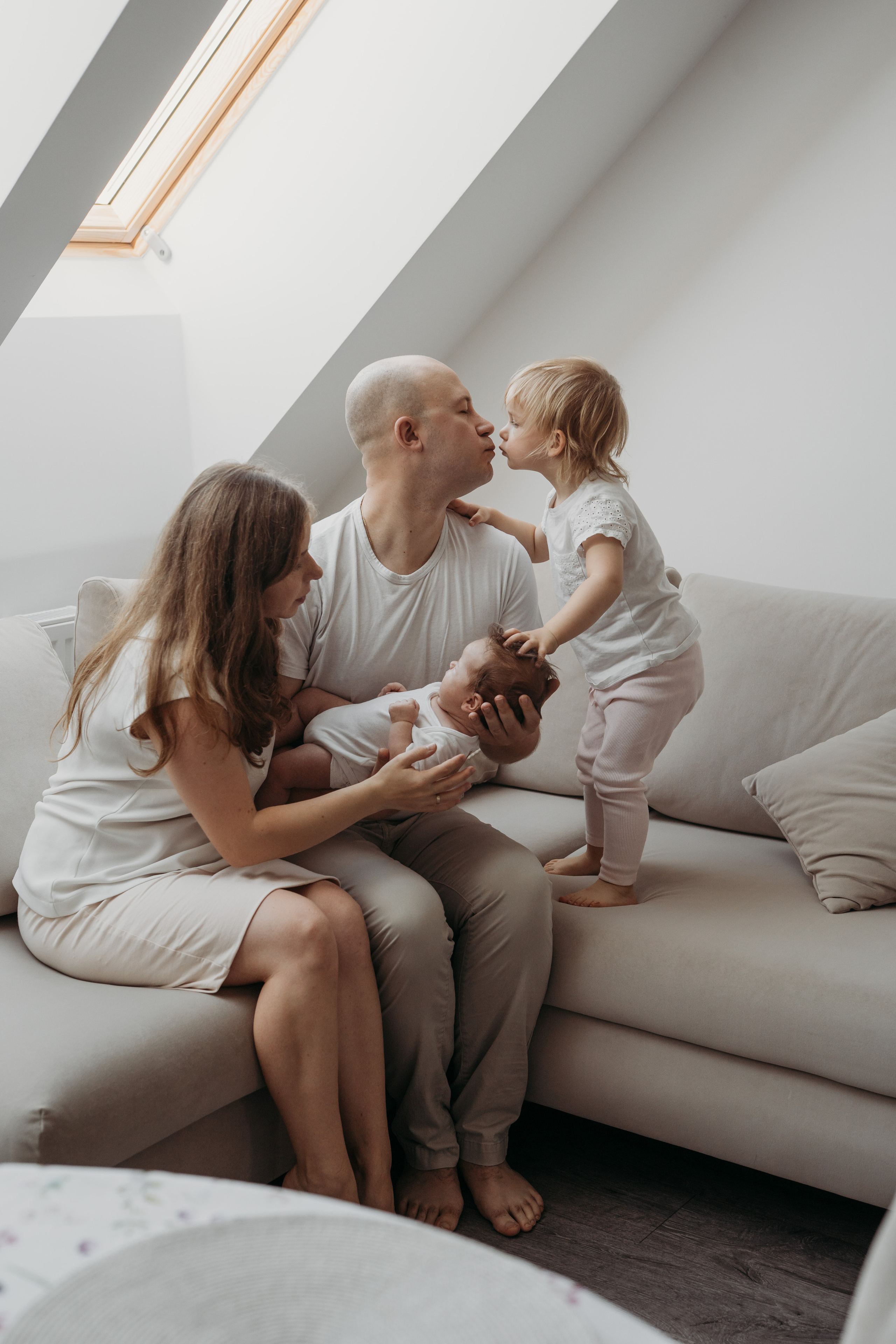 Аня и Эмилия (2 месяца и 2 годика). Фотограф новорожденных и детей первого года Евгения Михалькевич