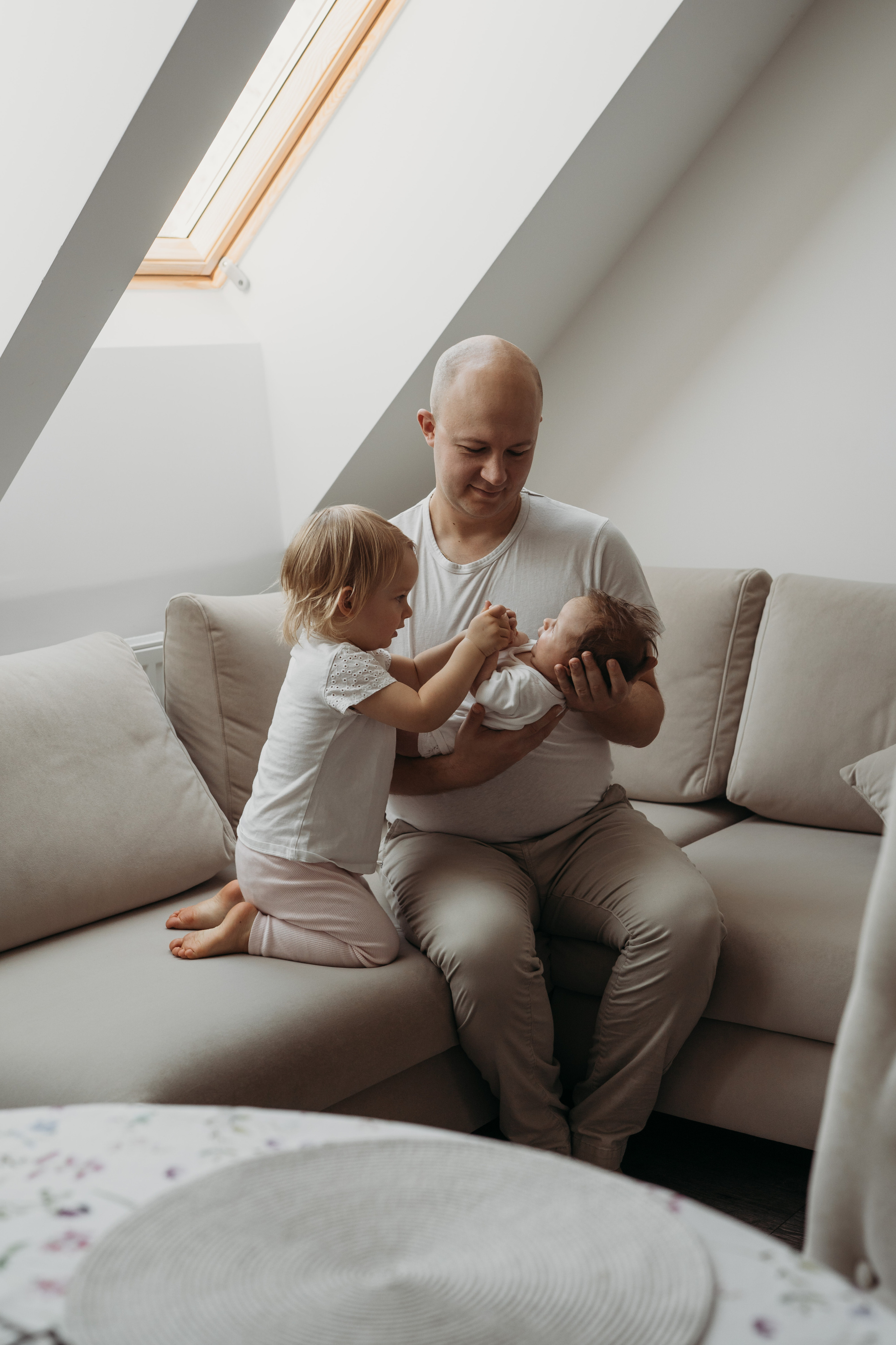 Аня и Эмилия (2 месяца и 2 годика). Фотограф новорожденных и детей первого года Евгения Михалькевич