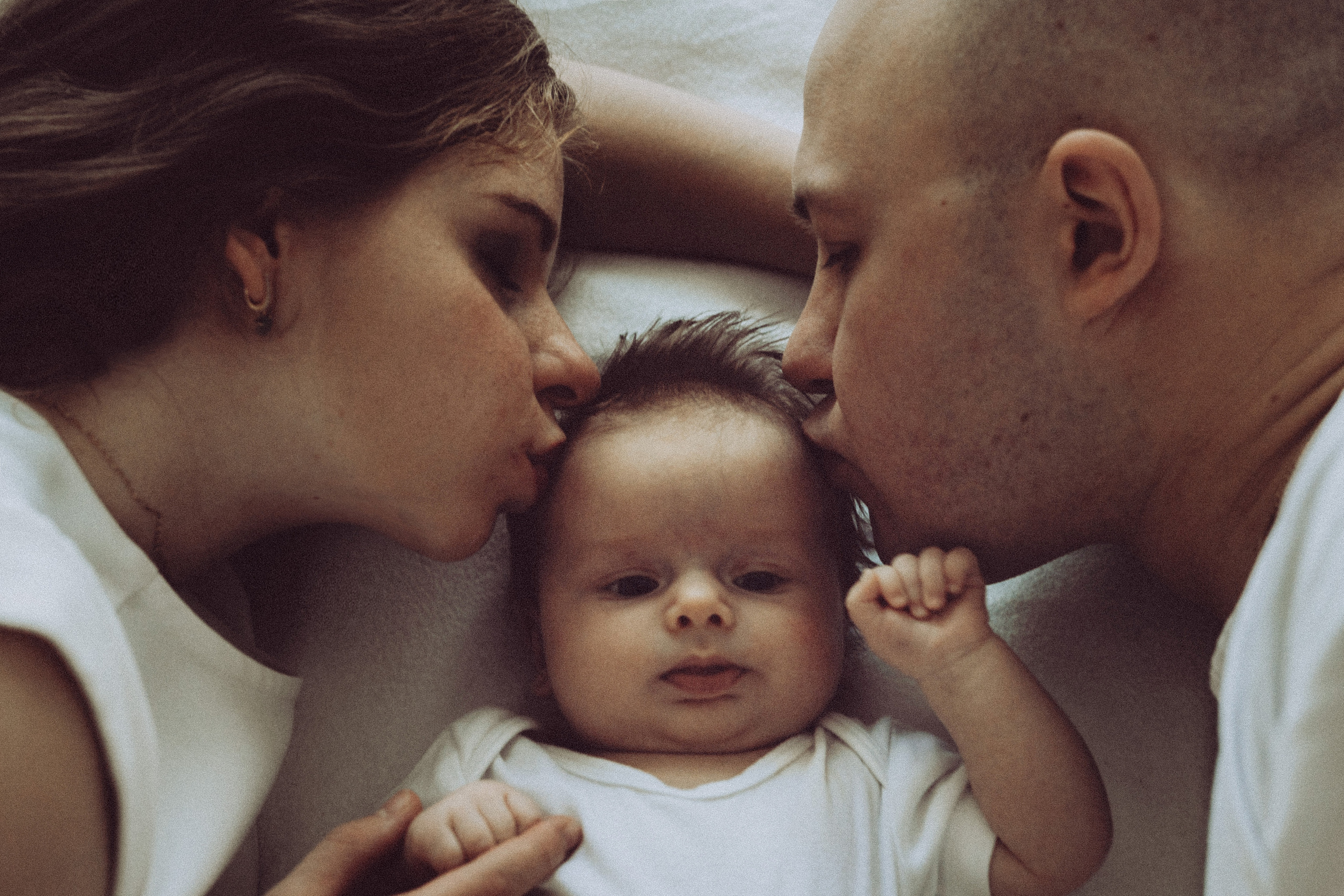 Аня и Эмилия (2 месяца и 2 годика). Фотограф новорожденных и детей первого года Евгения Михалькевич