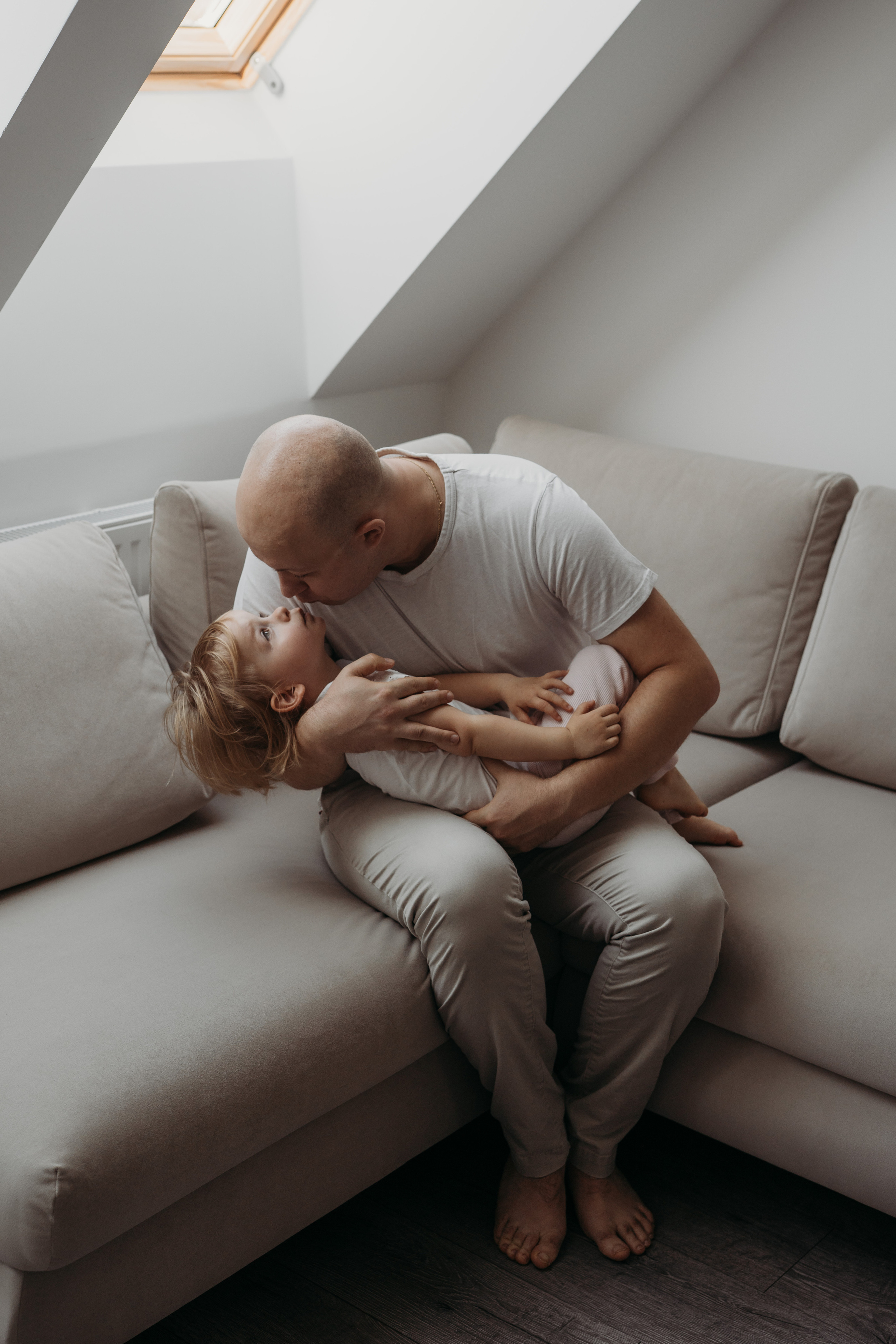 Аня и Эмилия (2 месяца и 2 годика). Фотограф новорожденных и детей первого года Евгения Михалькевич