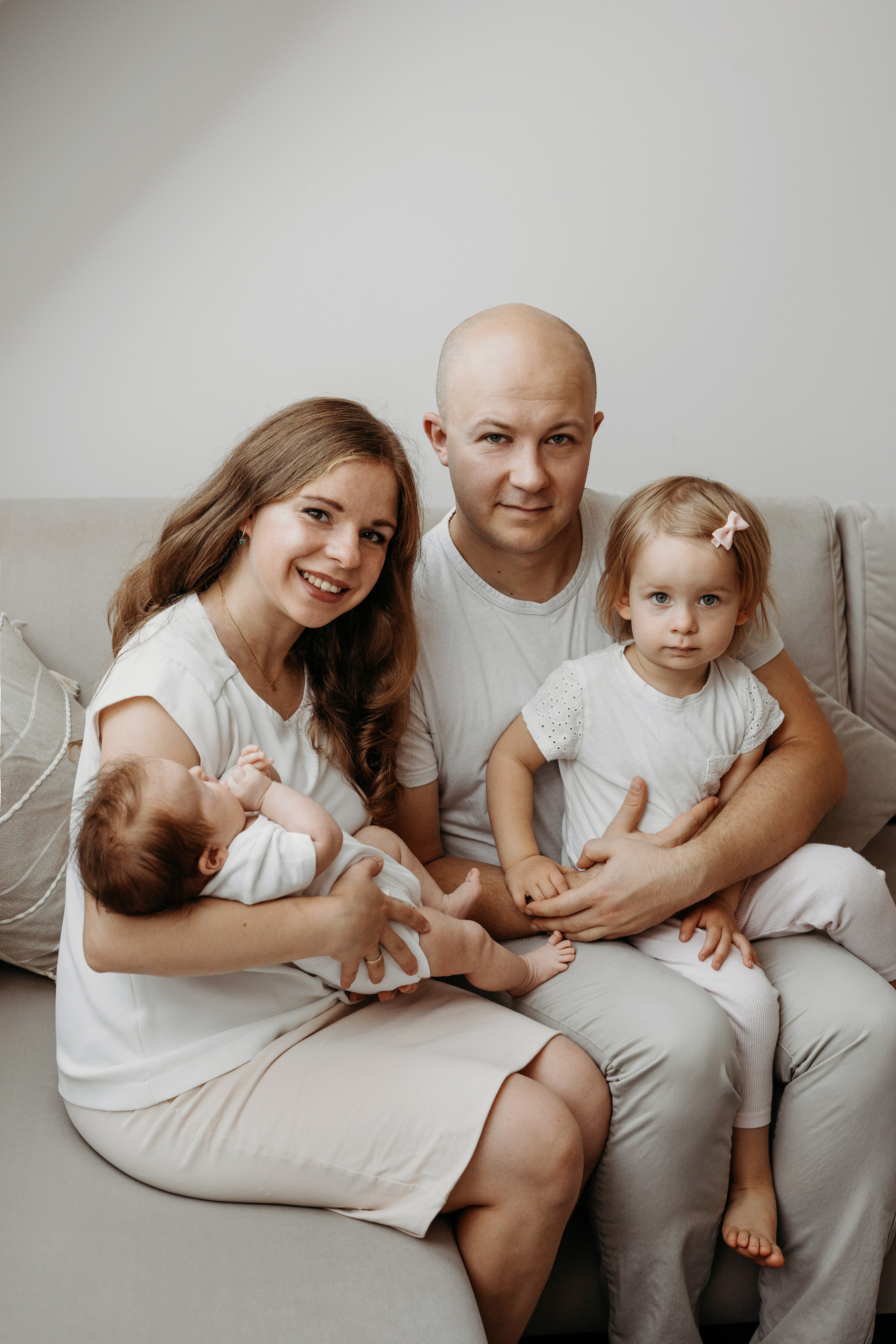 Аня и Эмилия (2 месяца и 2 годика). Фотограф новорожденных и детей первого года Евгения Михалькевич